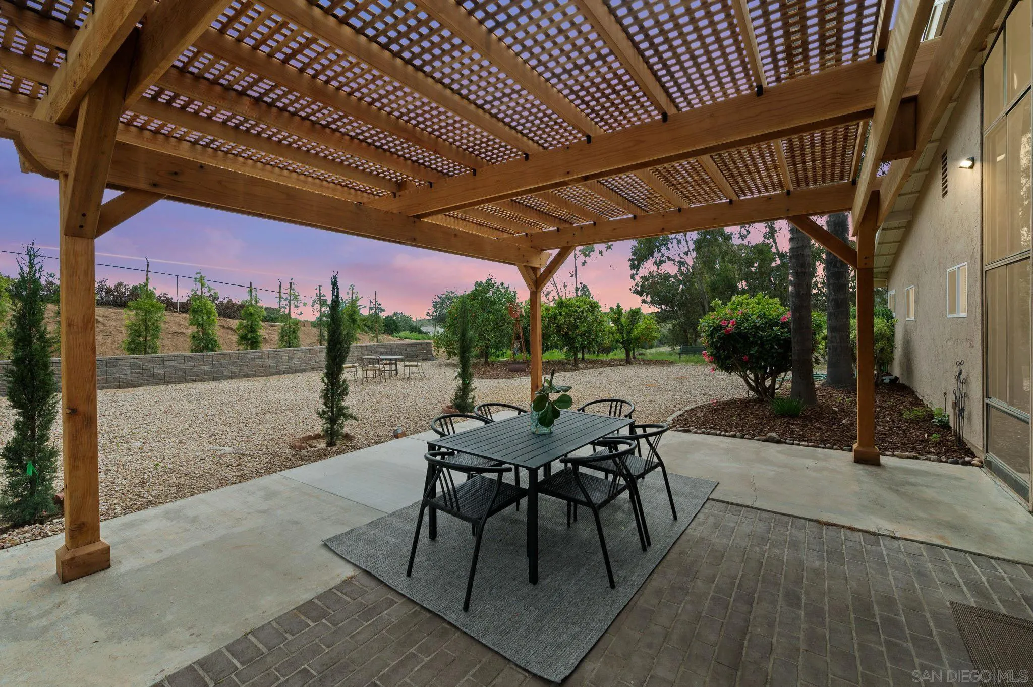 https://cdn.realtyfeed.com/cdn/127/250036176/471ae9f0b8870ed2dcd7a395467e8151.webp