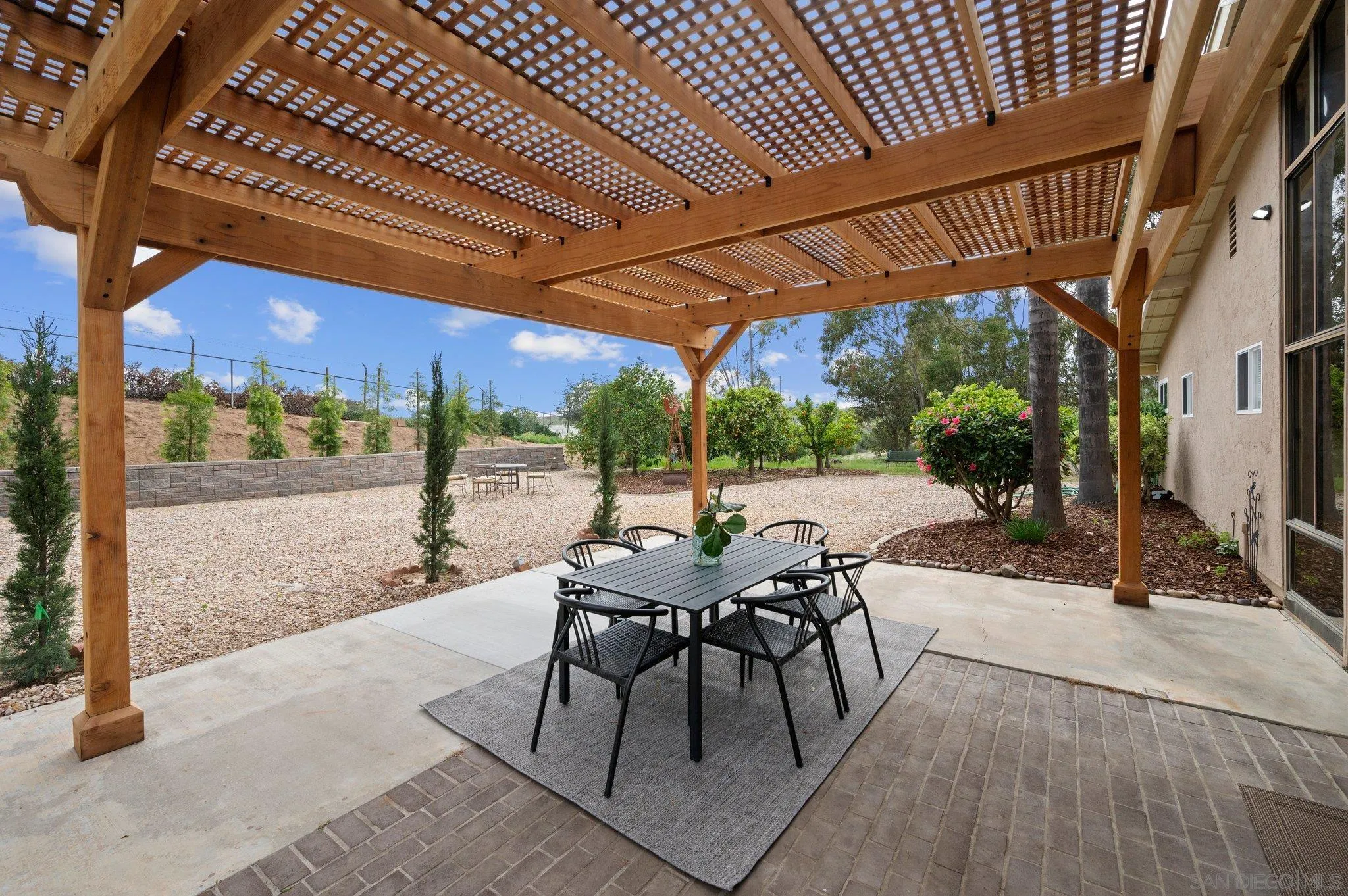 https://cdn.realtyfeed.com/cdn/127/250036176/4f38bd9ba010a9ef4ef4633ee696a25c.webp