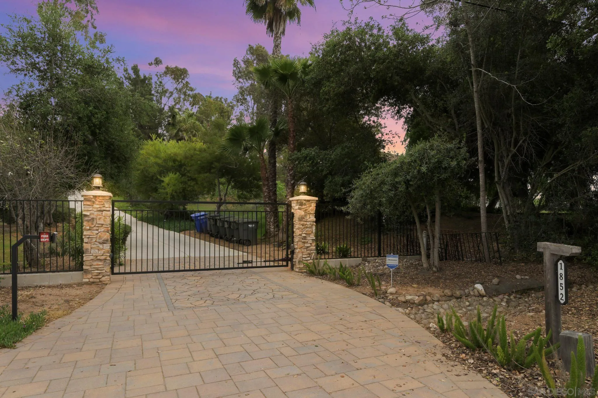 https://cdn.realtyfeed.com/cdn/127/250036176/639756a5e5bbbc5fc04abed512c6429b.webp