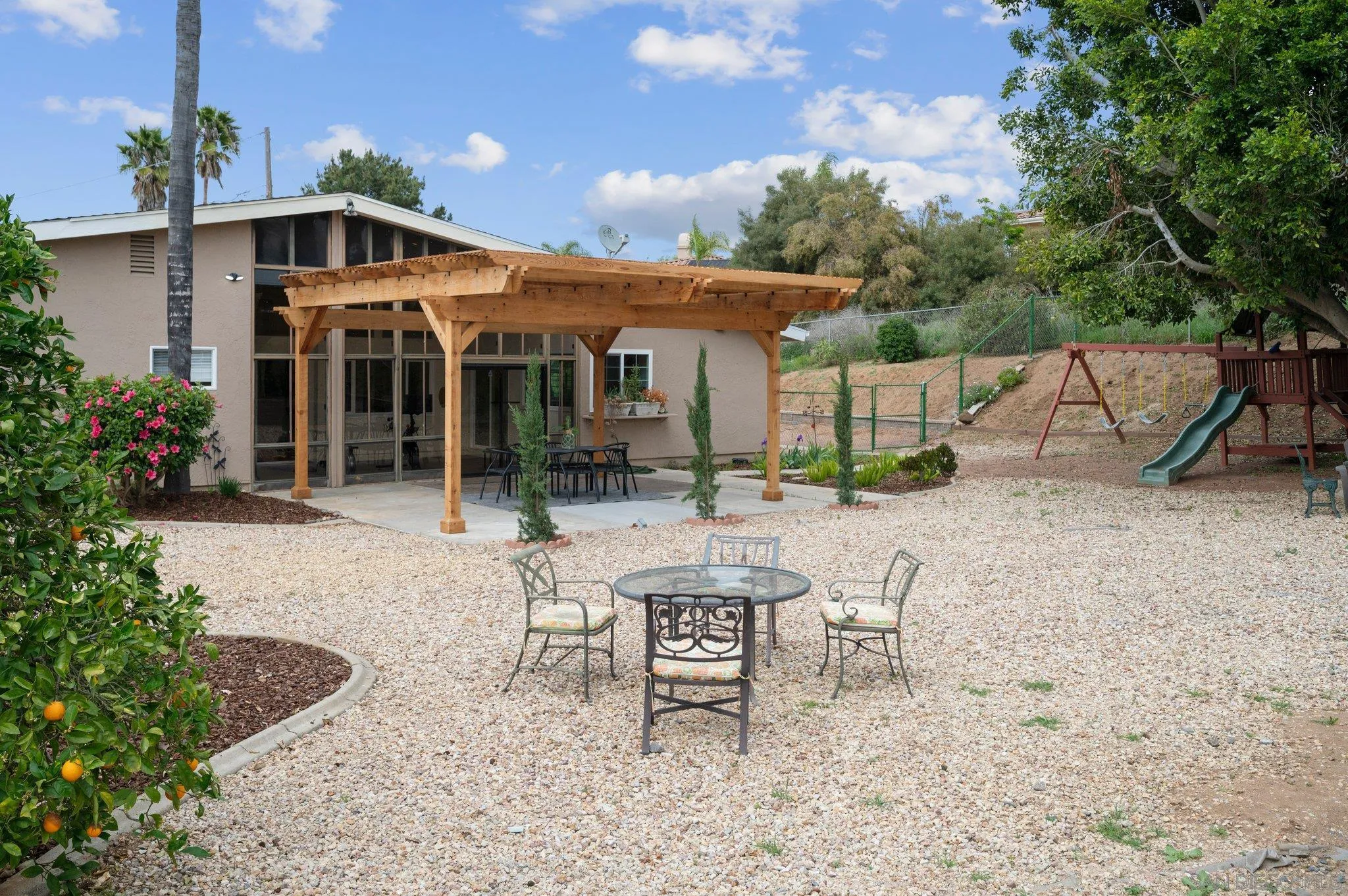 https://cdn.realtyfeed.com/cdn/127/250036176/96844611787a1b631b3d75eb7c2d6829.webp