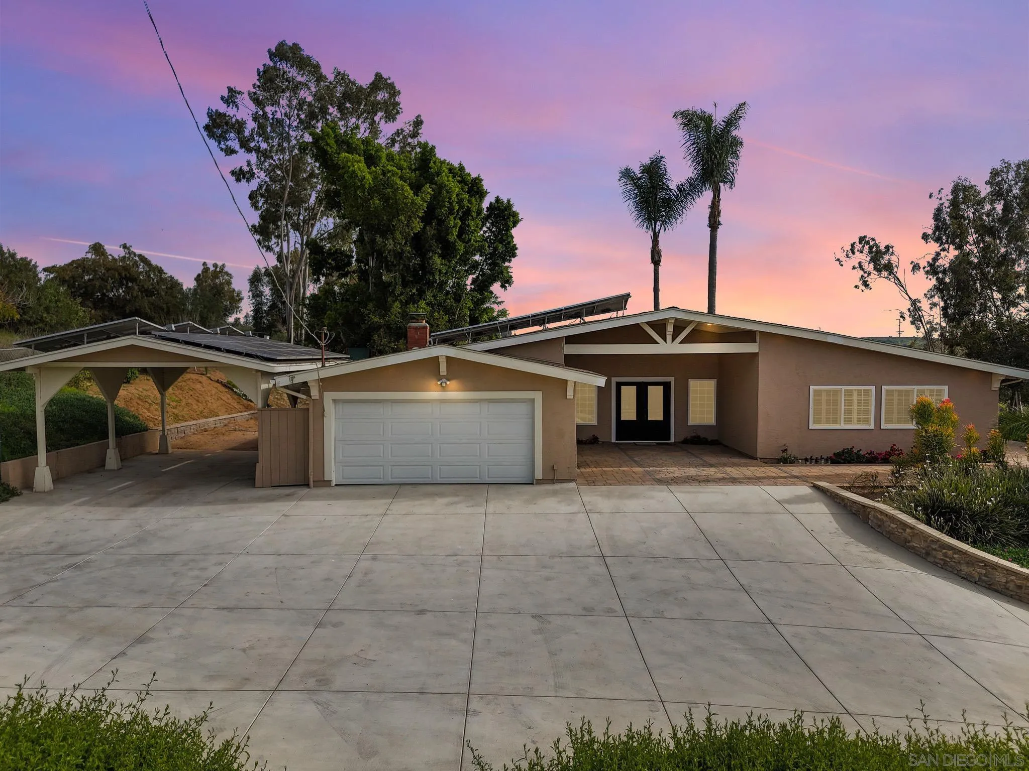 https://cdn.realtyfeed.com/cdn/127/250036176/aa8802a6cf6e4445a3f6c7ae699fc272.webp