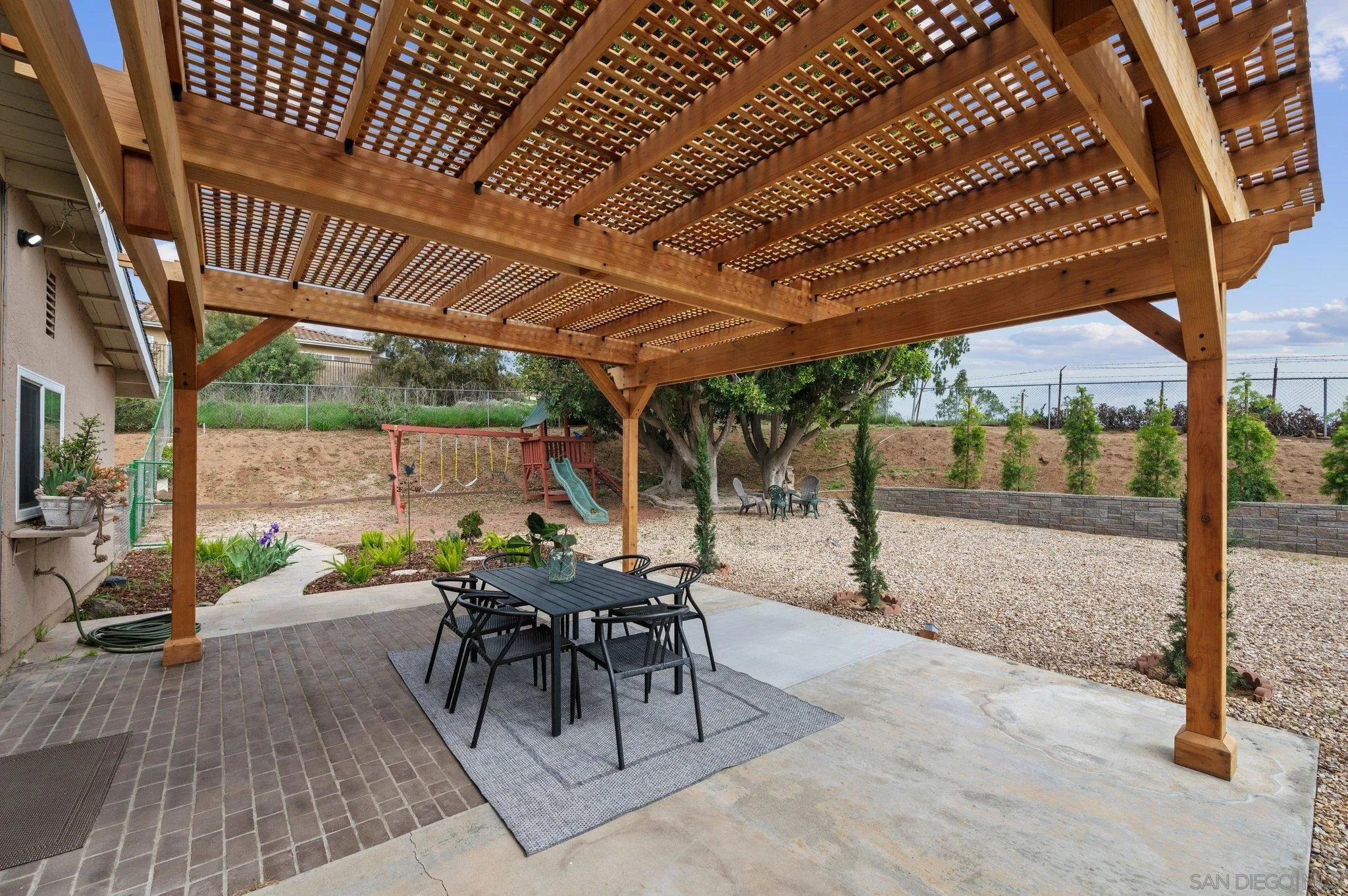 https://cdn.realtyfeed.com/cdn/127/250036176/bb8f64ff2b620d4fc0b33e0e592eb5a2.webp