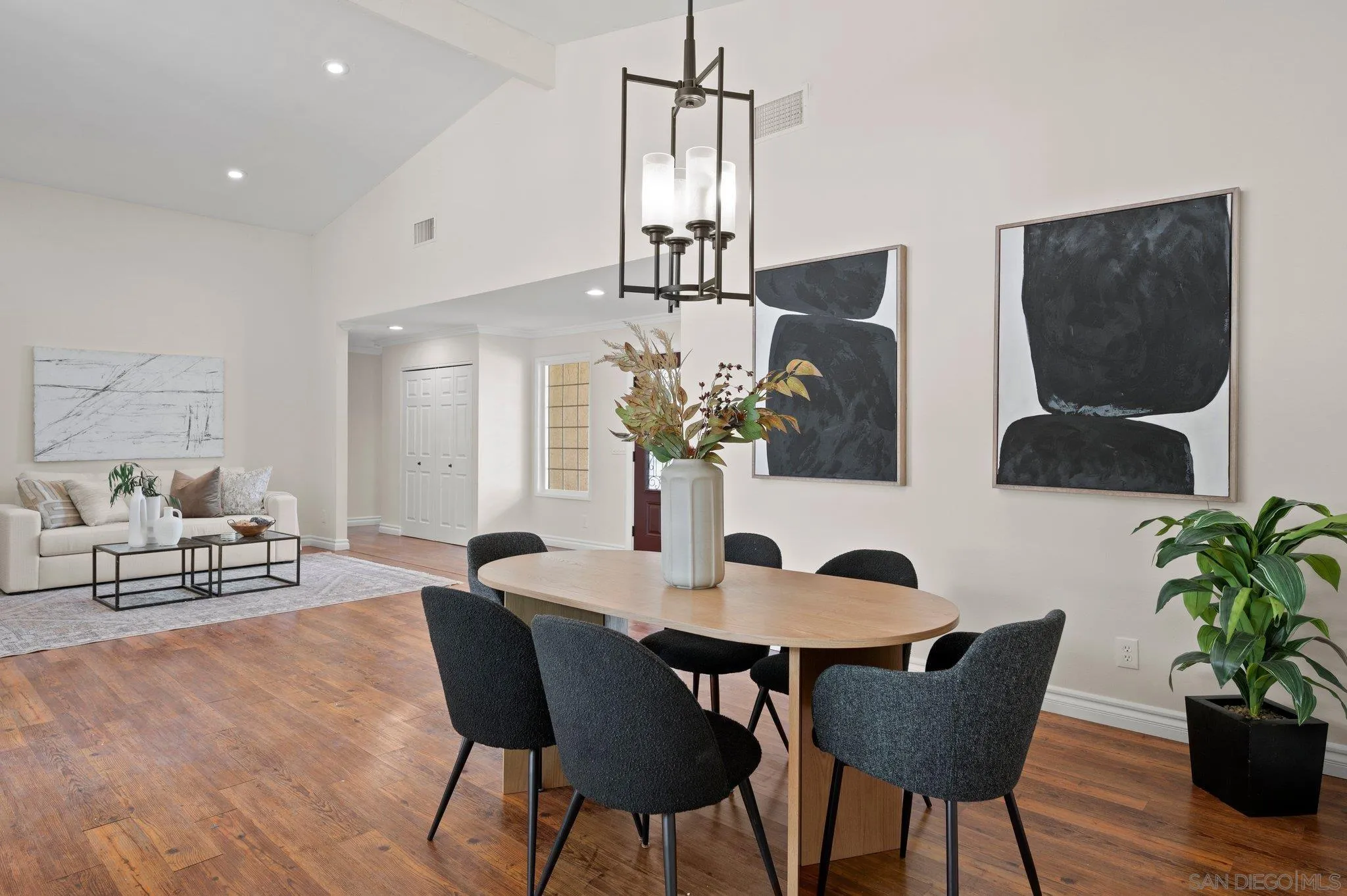 https://cdn.realtyfeed.com/cdn/127/250036176/f943d20e80c059a73df9305e0155fb35.webp