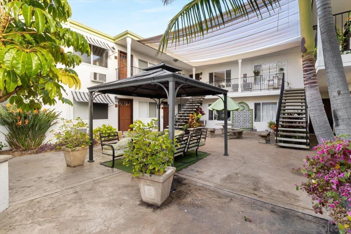 https://cdn.realtyfeed.com/cdn/127/250036177/db6894c3589bdef59ae788b01ea1b6b8.webp