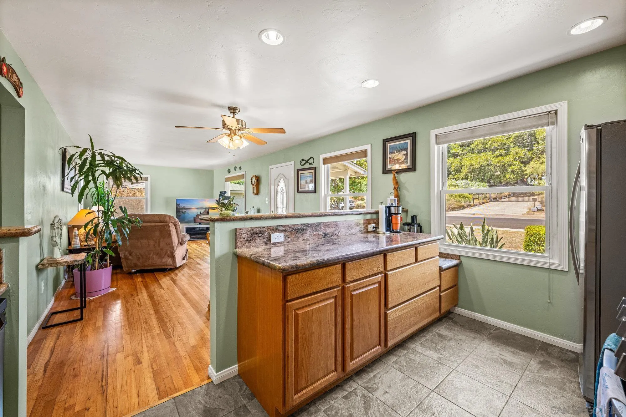 https://cdn.realtyfeed.com/cdn/127/250036184/1c7c56d7c13f3ac2d2a39f230a79aabc.webp