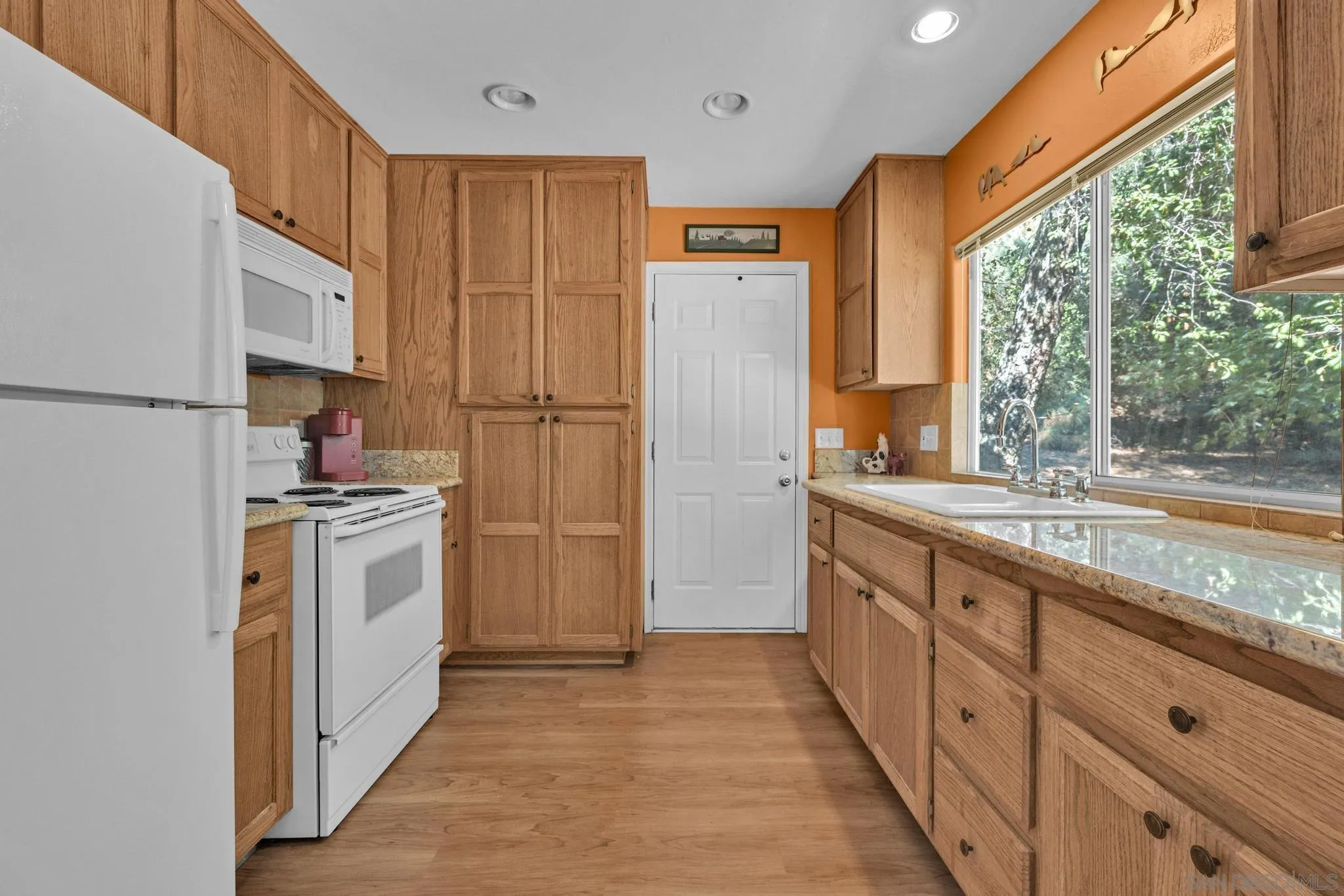 https://cdn.realtyfeed.com/cdn/127/250036192/00f967e998bdbea70e72d14ba33024db.webp