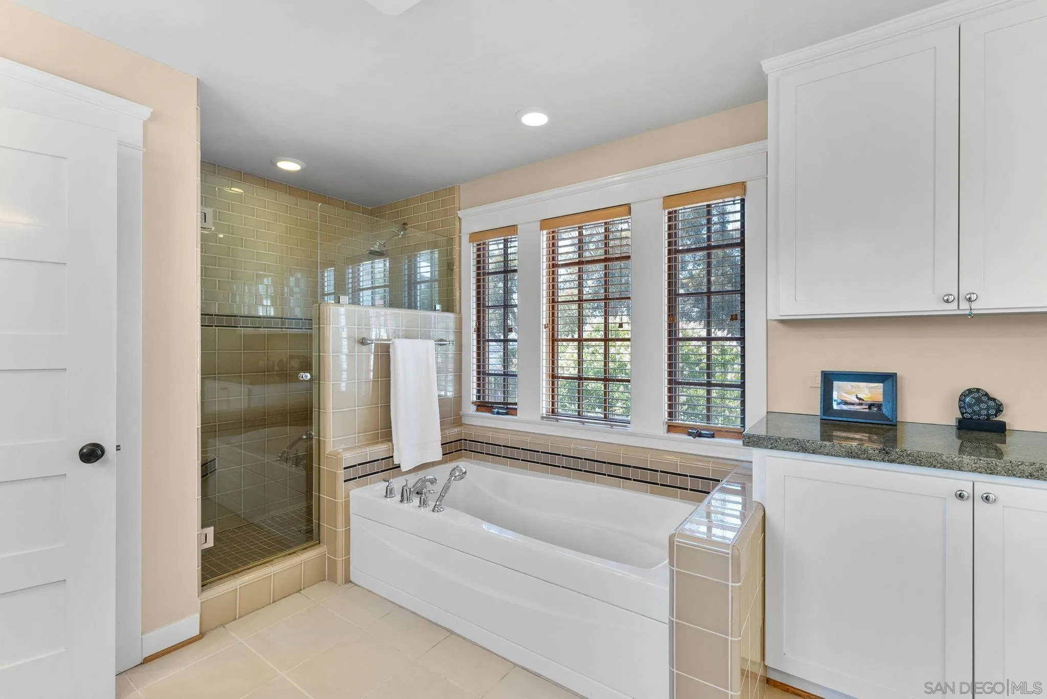 https://cdn.realtyfeed.com/cdn/127/250036205/2c5fdd0778d22d2e232d878c1b12c2ac.webp