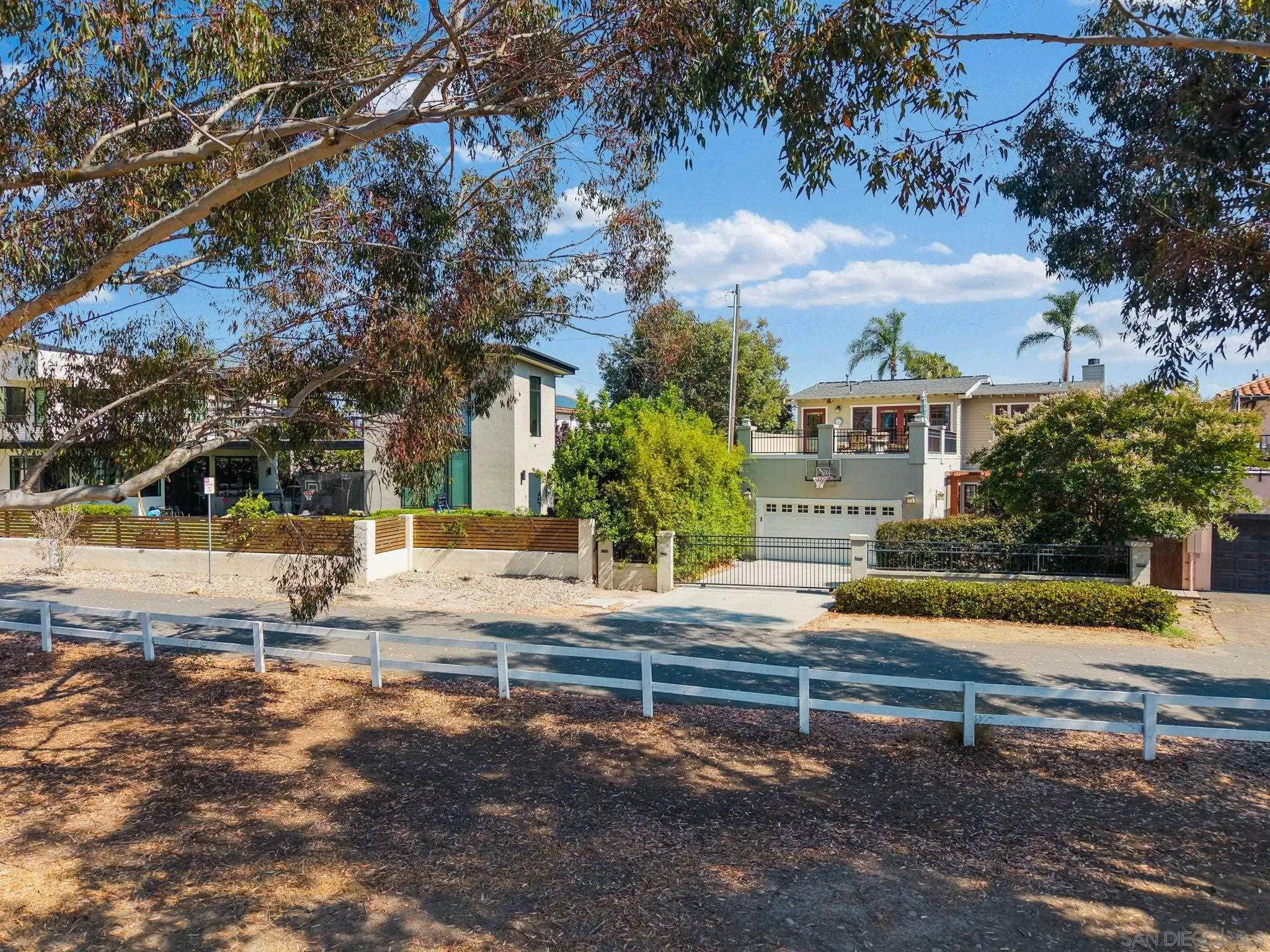 https://cdn.realtyfeed.com/cdn/127/250036205/5db6c5c62654b7651da2bc27fad52b31.webp