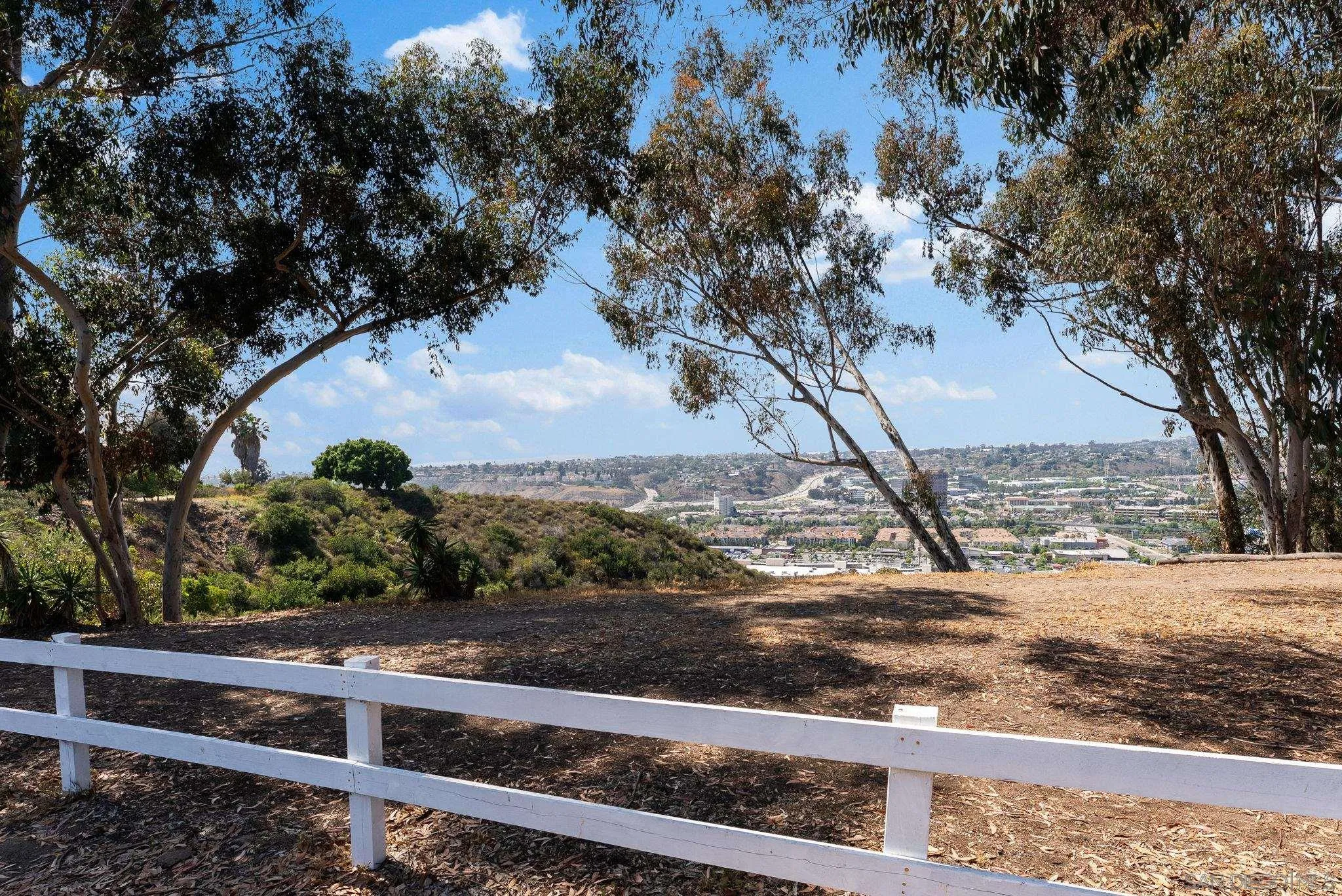 https://cdn.realtyfeed.com/cdn/127/250036205/60b62105bd71d56bbbf83ae15fab1b87.webp