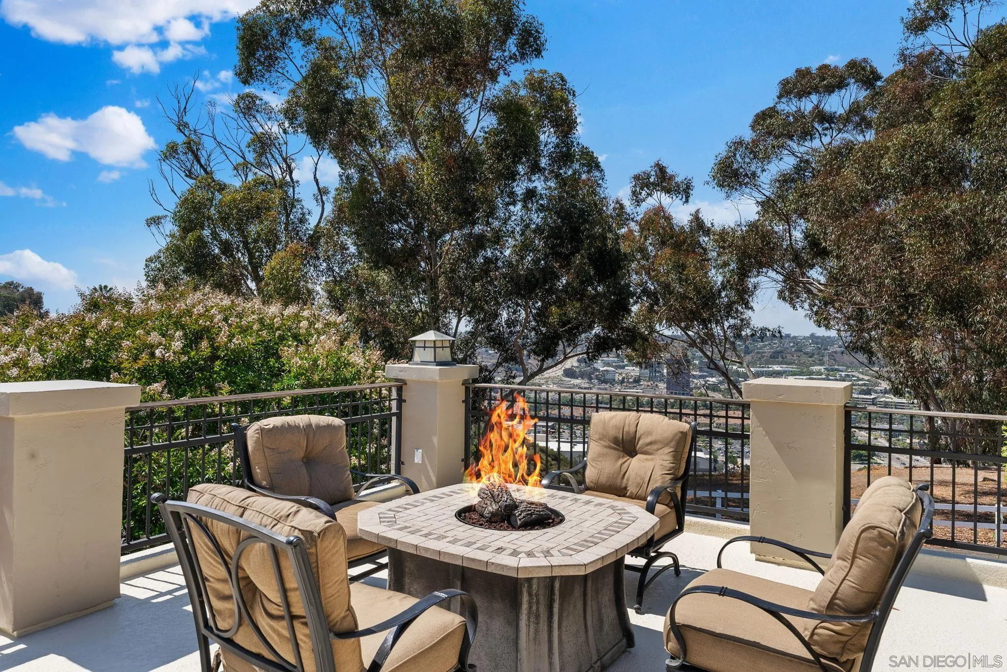 https://cdn.realtyfeed.com/cdn/127/250036205/c7ec7c220f1e08272fc672aeef20bf12.webp