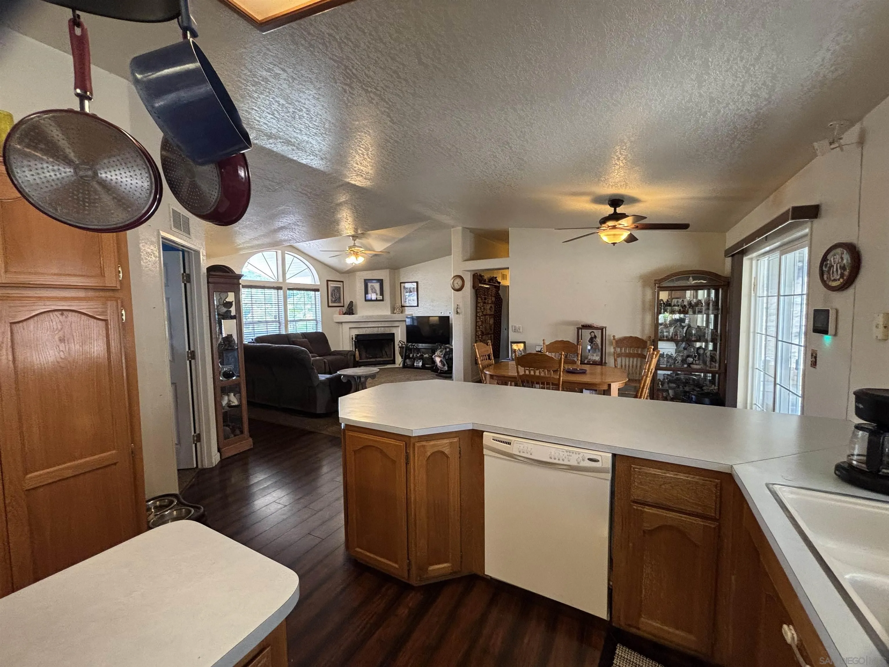 https://cdn.realtyfeed.com/cdn/127/250036219/126c3449021a260541e5d5bb8346960c.webp