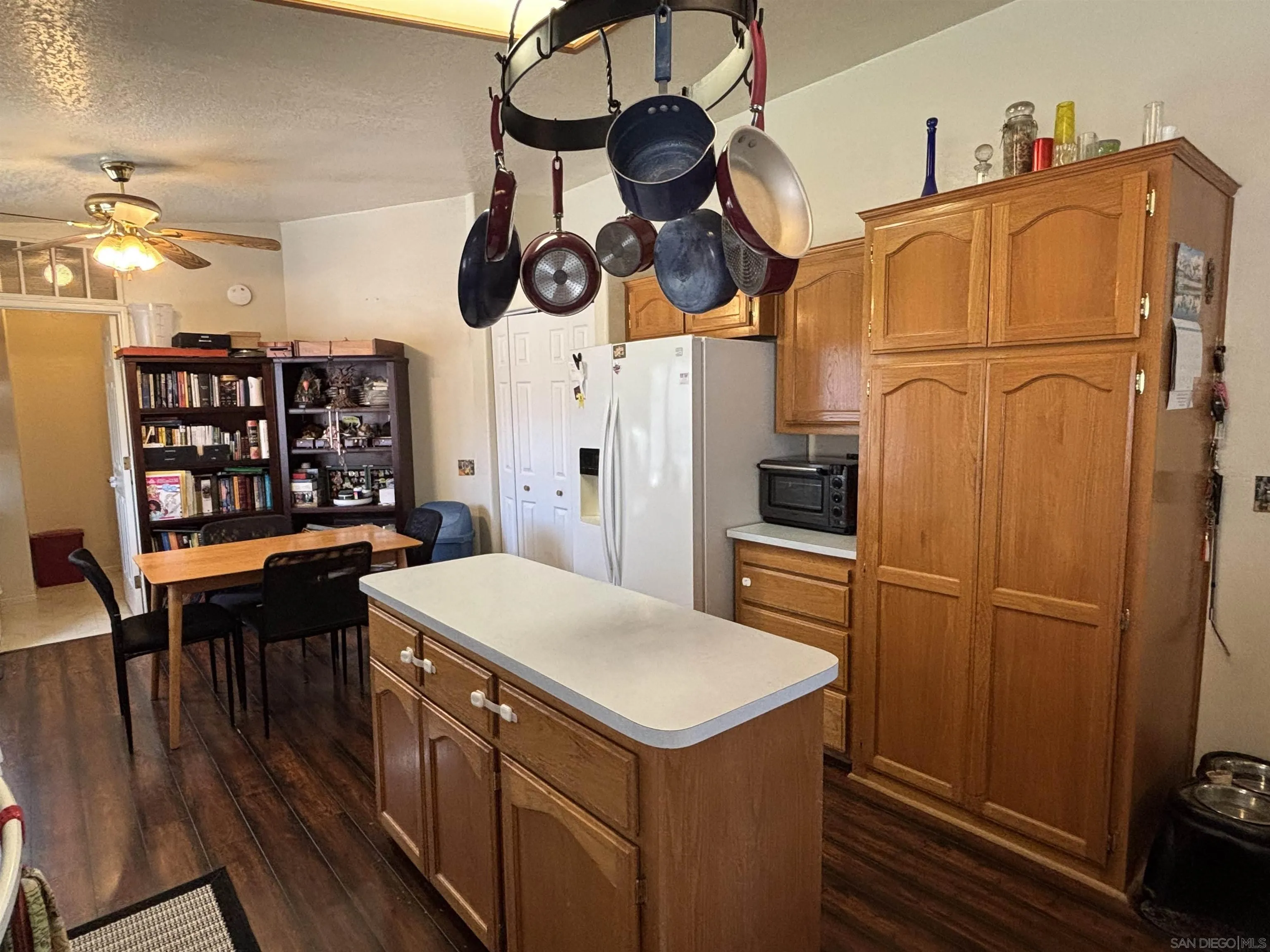 https://cdn.realtyfeed.com/cdn/127/250036219/6c50b4f085614ad44cfac7f97610c785.webp