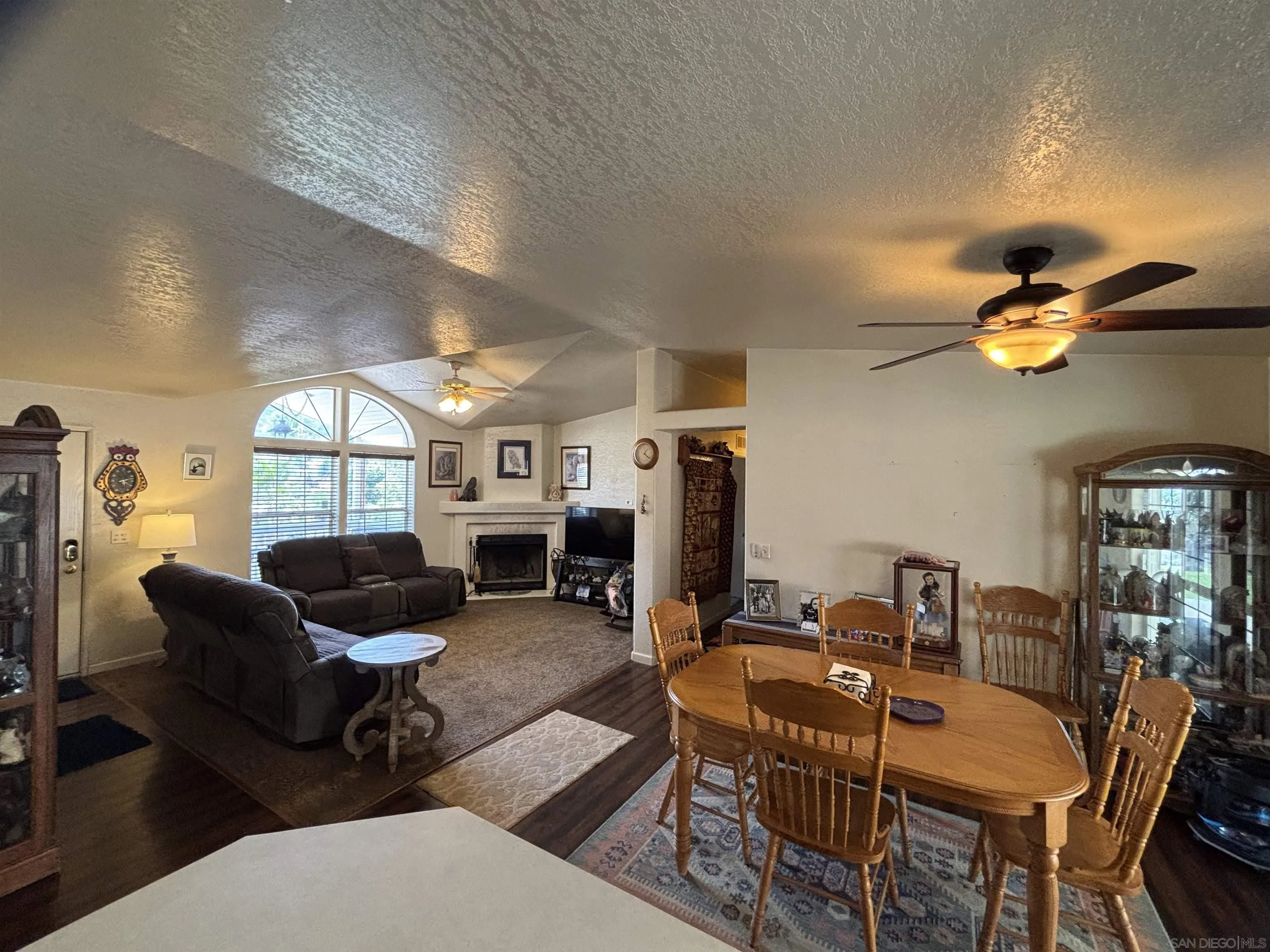 https://cdn.realtyfeed.com/cdn/127/250036219/77bca5409b675e6cbed28e7df227fc9d.webp