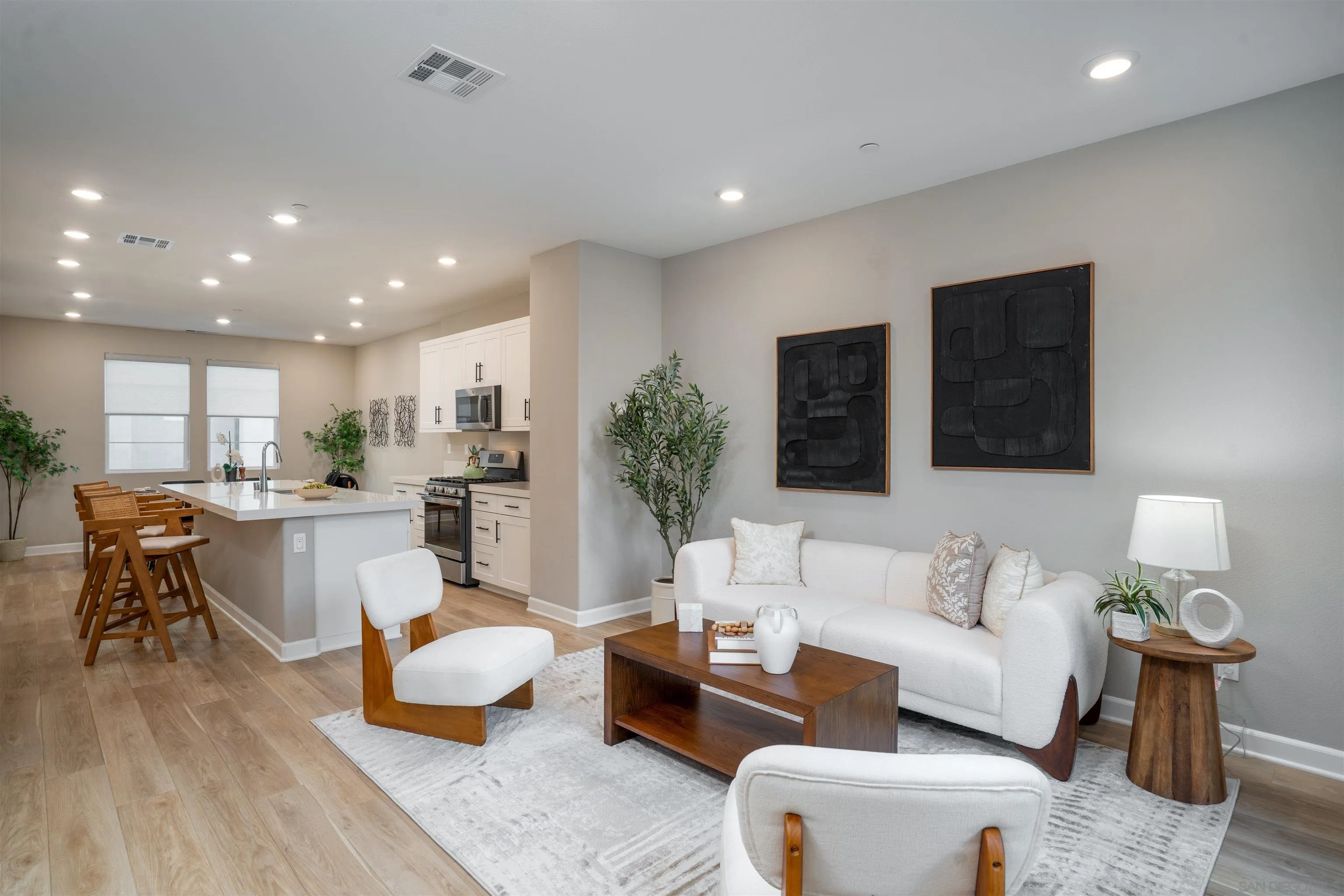 Photo #2: 250036228 Listing 