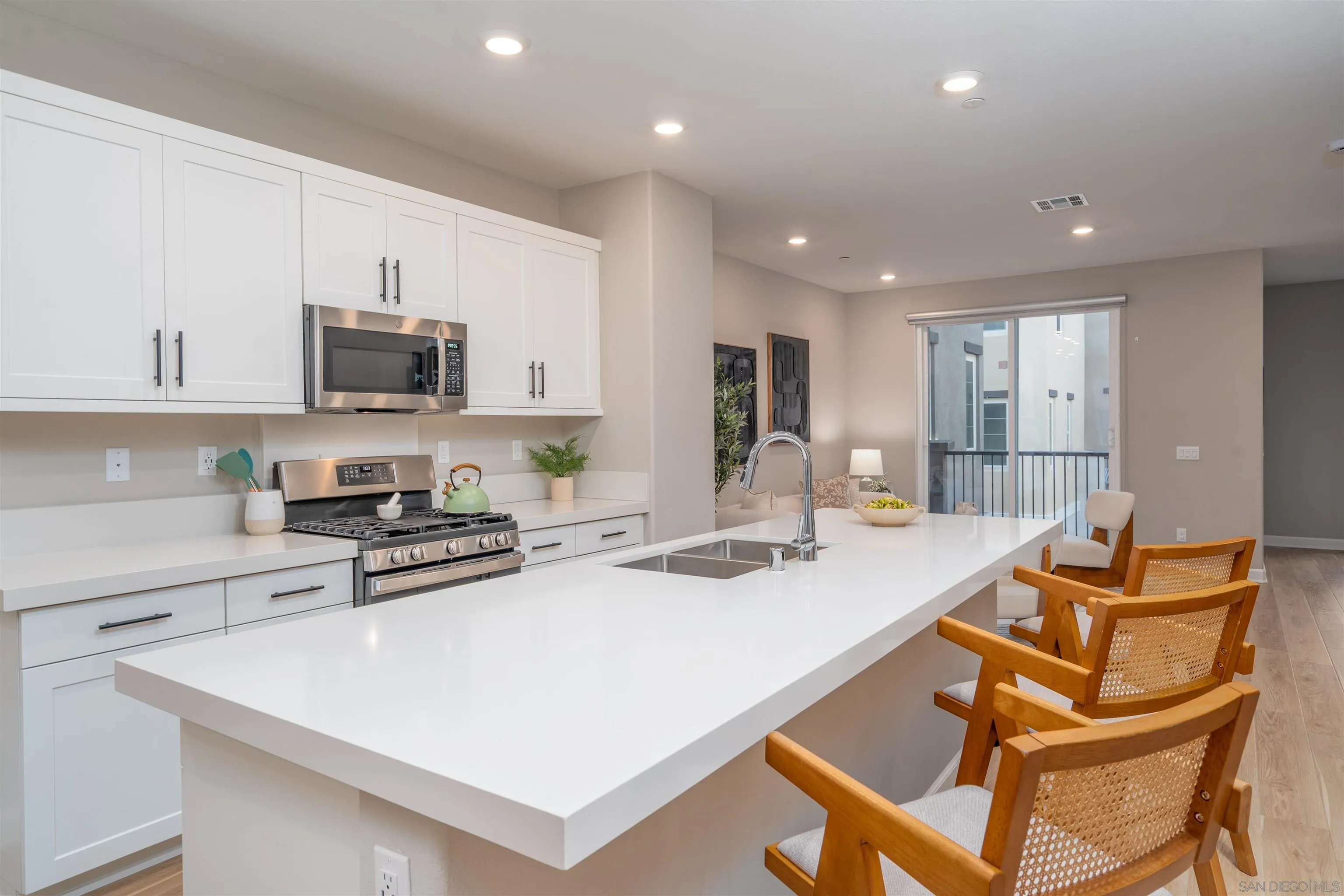 Photo #3: 250036228 Listing 
