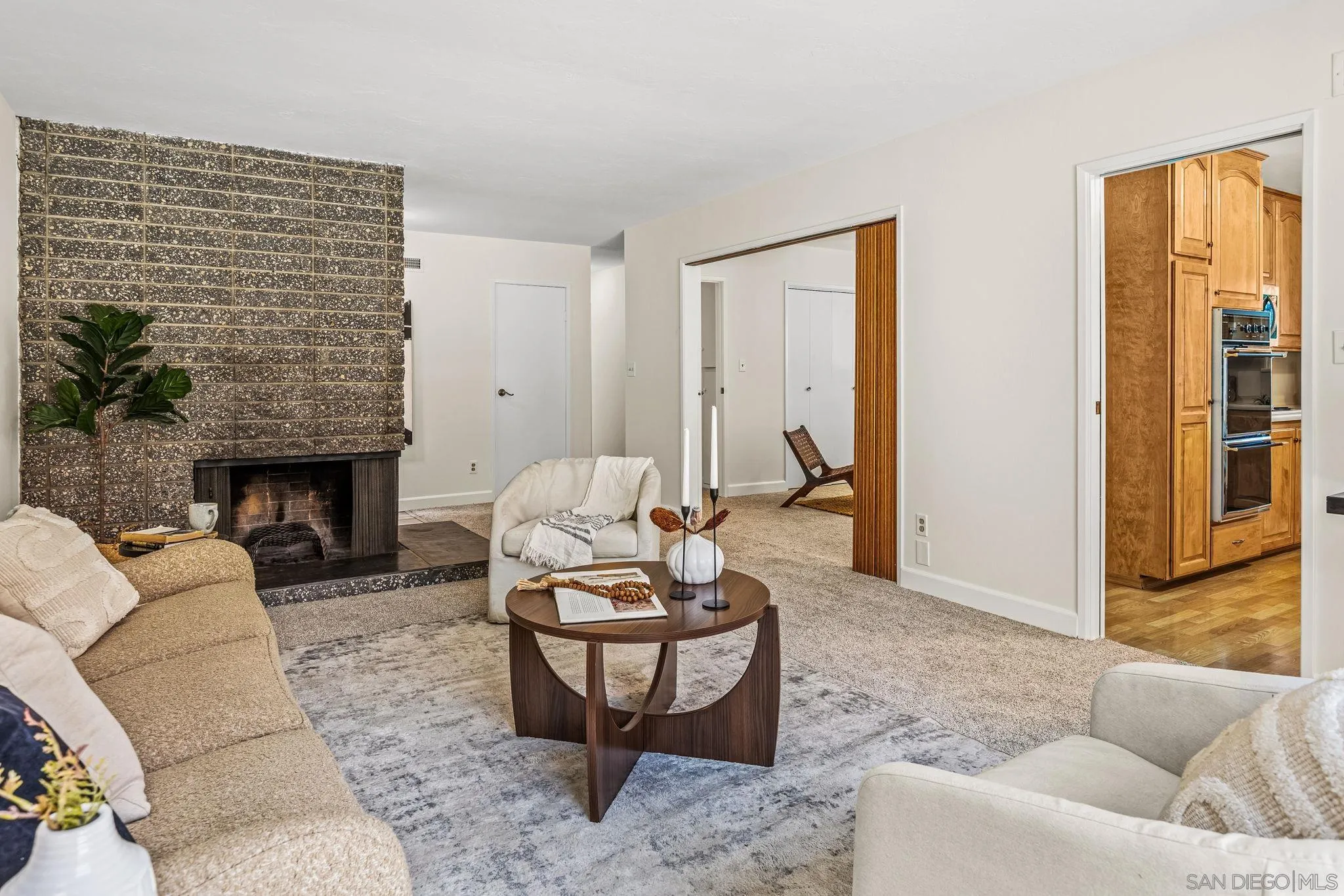 https://cdn.realtyfeed.com/cdn/127/250036229/230fc162b953ea5918ef6ca033c1c68c.webp