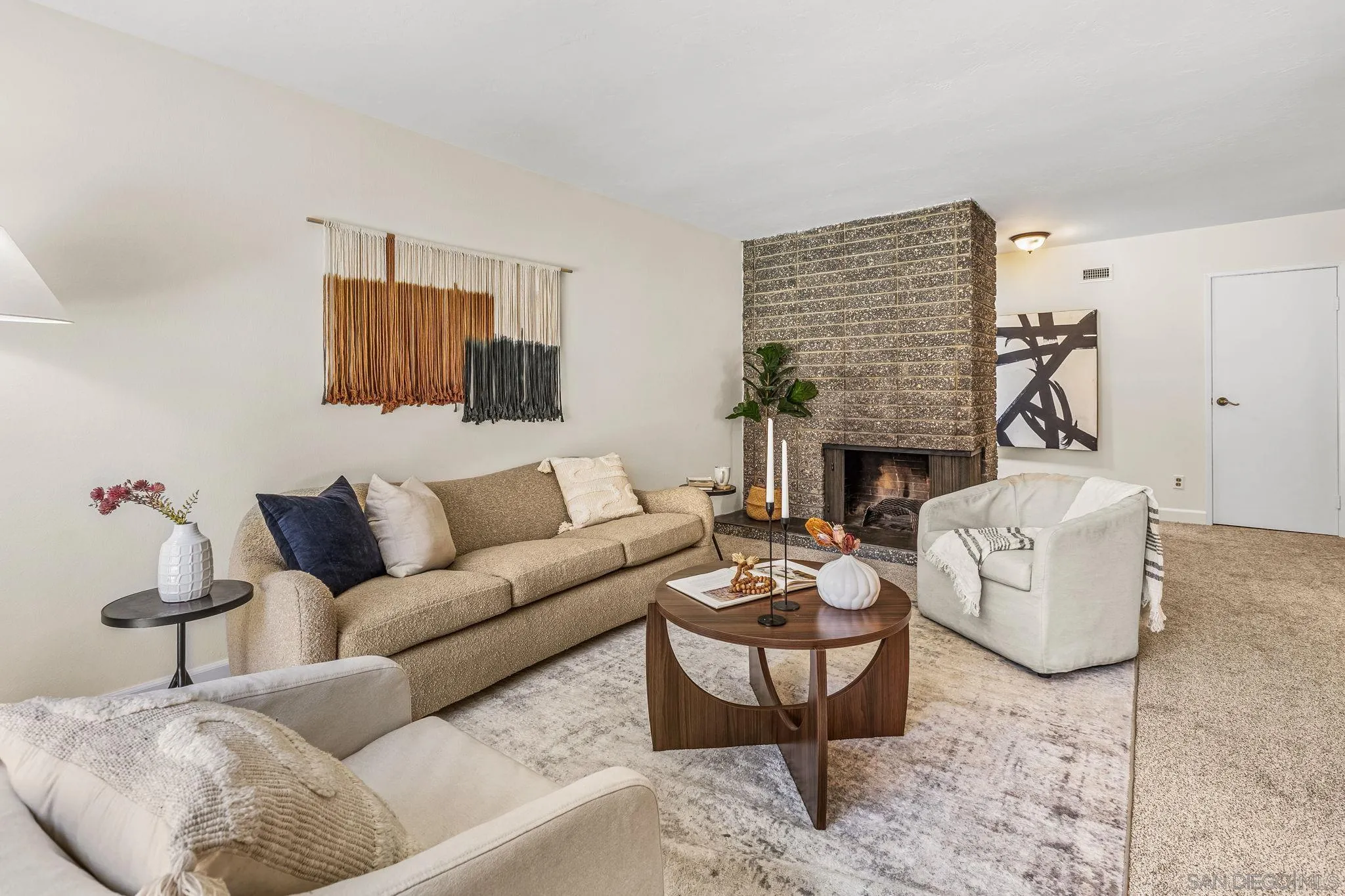 https://cdn.realtyfeed.com/cdn/127/250036229/25883a01eedc4f2e5bbfb963b5200589.webp