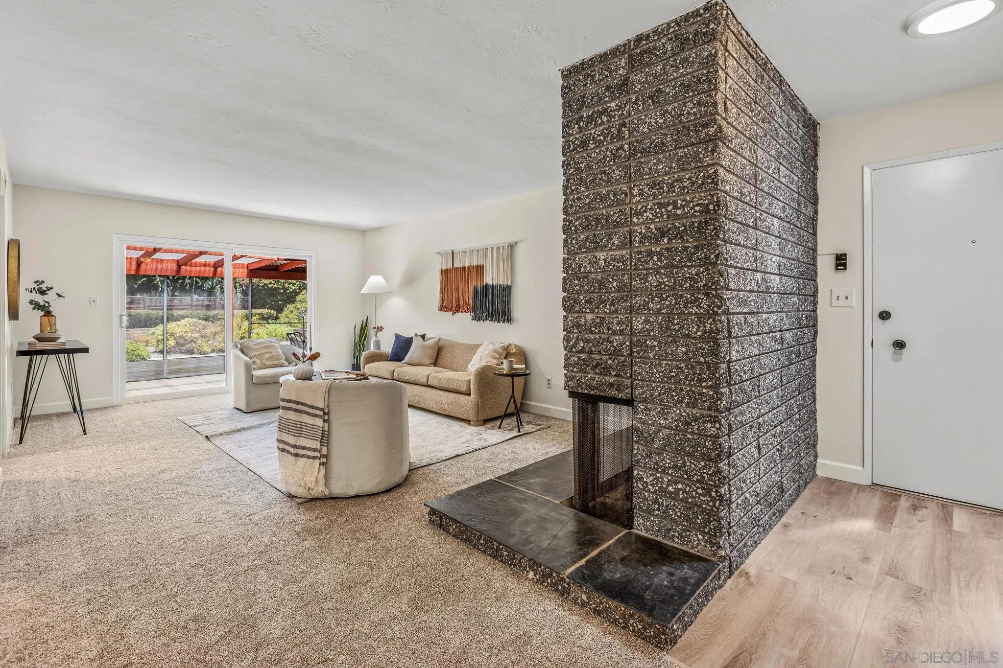 https://cdn.realtyfeed.com/cdn/127/250036229/3cf4804a16d5835687a3f7f75eecdb9f.webp