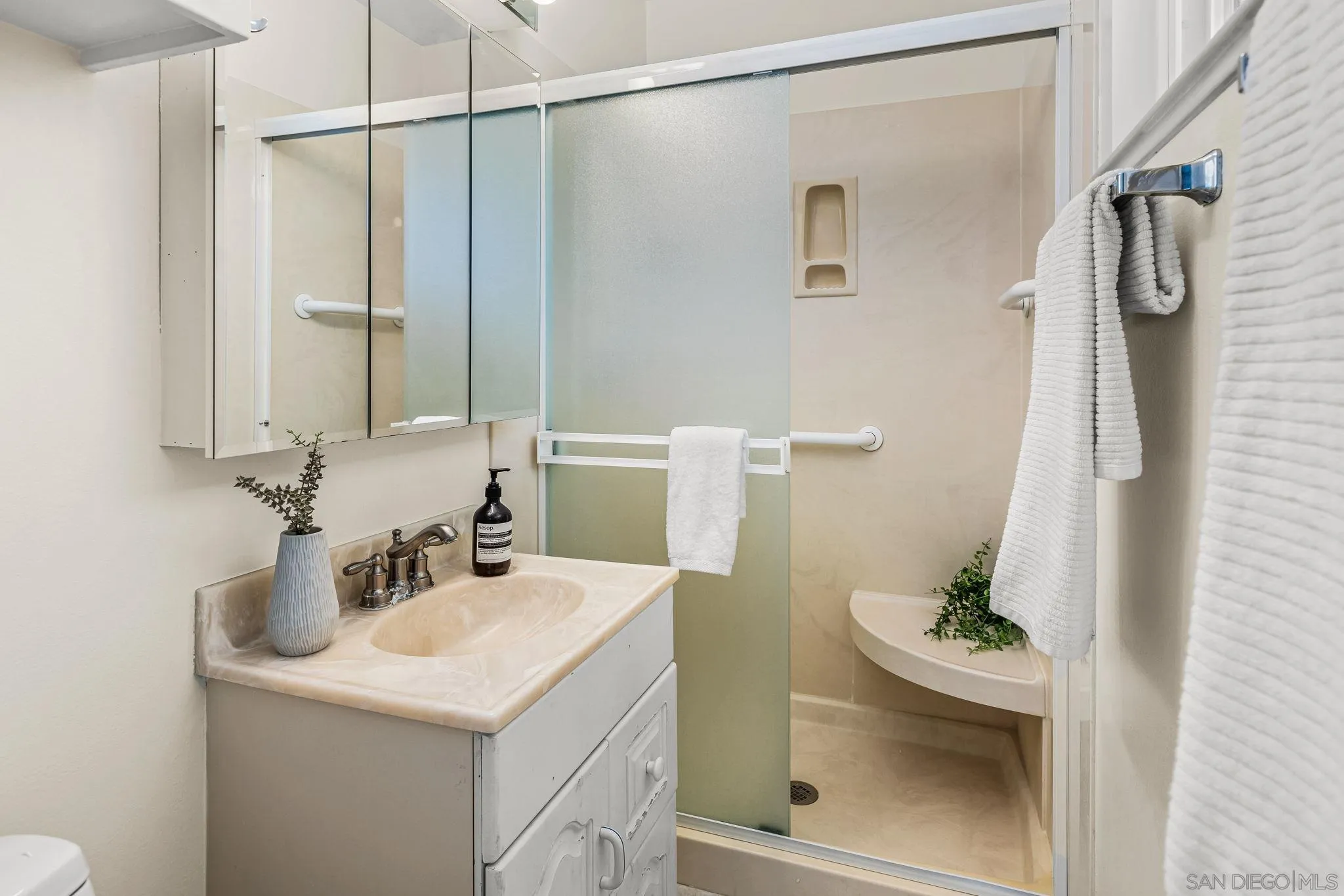 https://cdn.realtyfeed.com/cdn/127/250036229/40b311e9d353d89e3cda5da3ceeb90be.webp