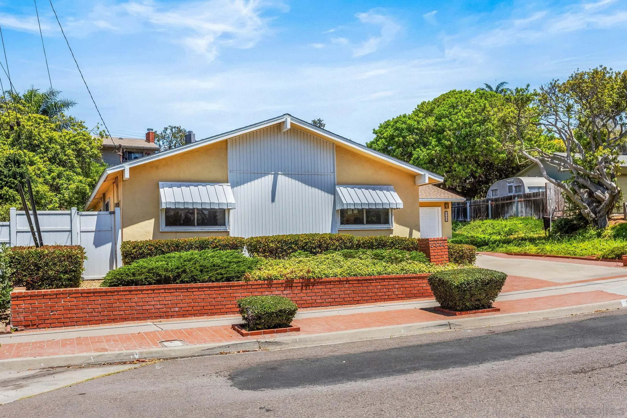 https://cdn.realtyfeed.com/cdn/127/250036229/42546c55e9f67d69869e6742bafac0b4.webp