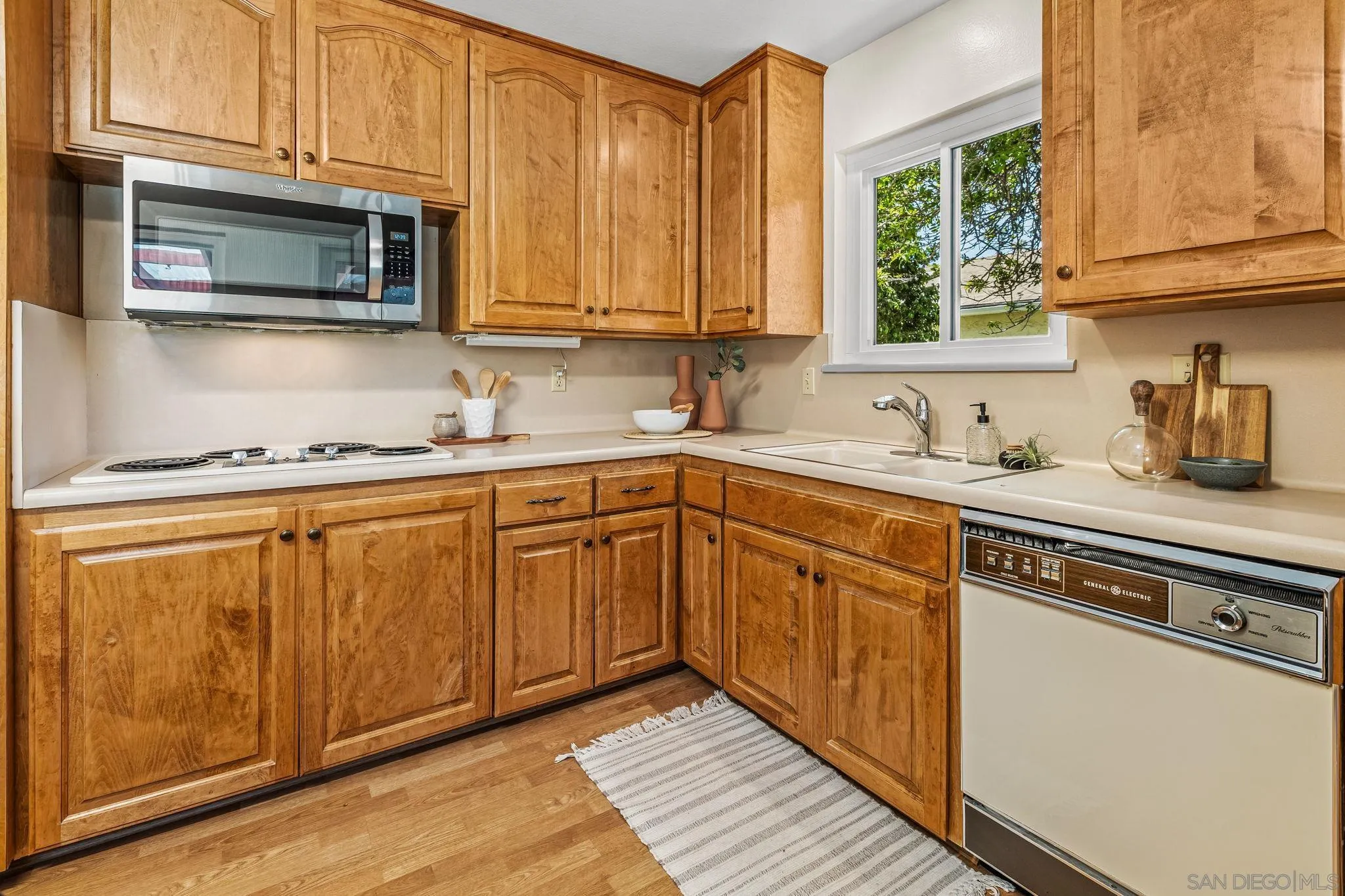 https://cdn.realtyfeed.com/cdn/127/250036229/453464de101cbf129b25d4bcb9877db0.webp