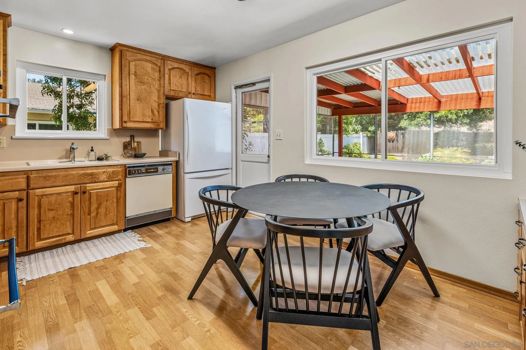 https://cdn.realtyfeed.com/cdn/127/250036229/6d4dedaddf4cea9fc5e5204f32c3020c.webp
