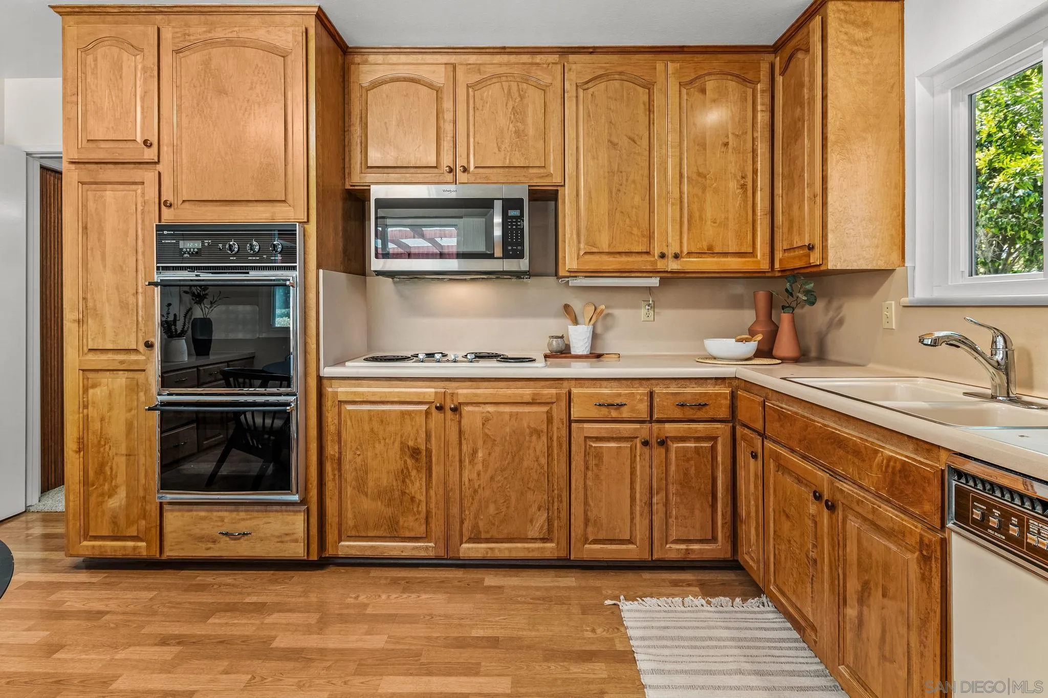 https://cdn.realtyfeed.com/cdn/127/250036229/a71118ded1b2568bf5860d29a23ec321.webp