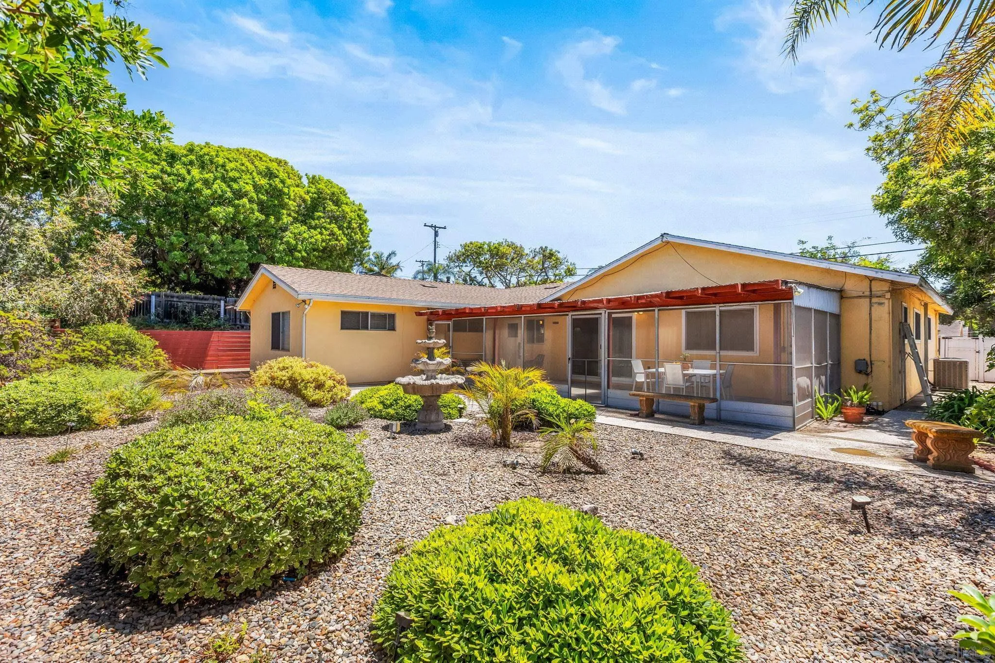 https://cdn.realtyfeed.com/cdn/127/250036229/aaacfcb12fc90cf1230db01828cbd3a1.webp