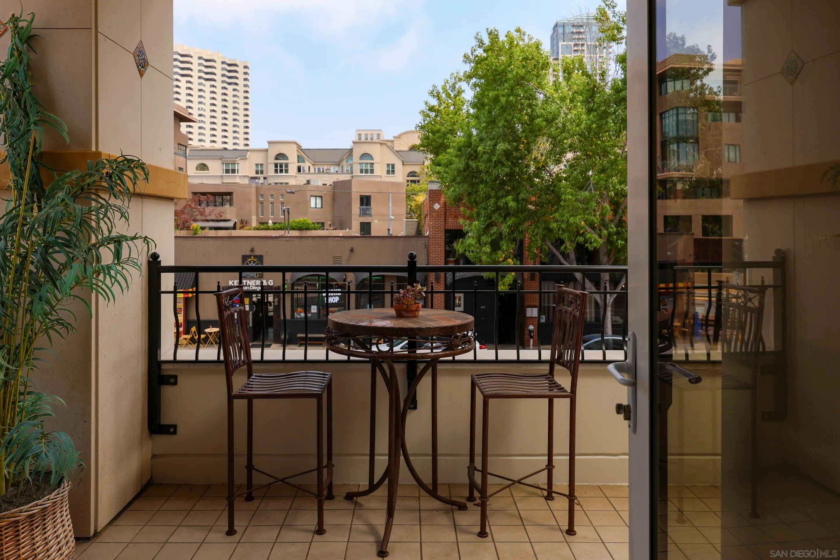 https://cdn.realtyfeed.com/cdn/127/250036230/69c7508e9915beec96d1000ec1752eb1.webp