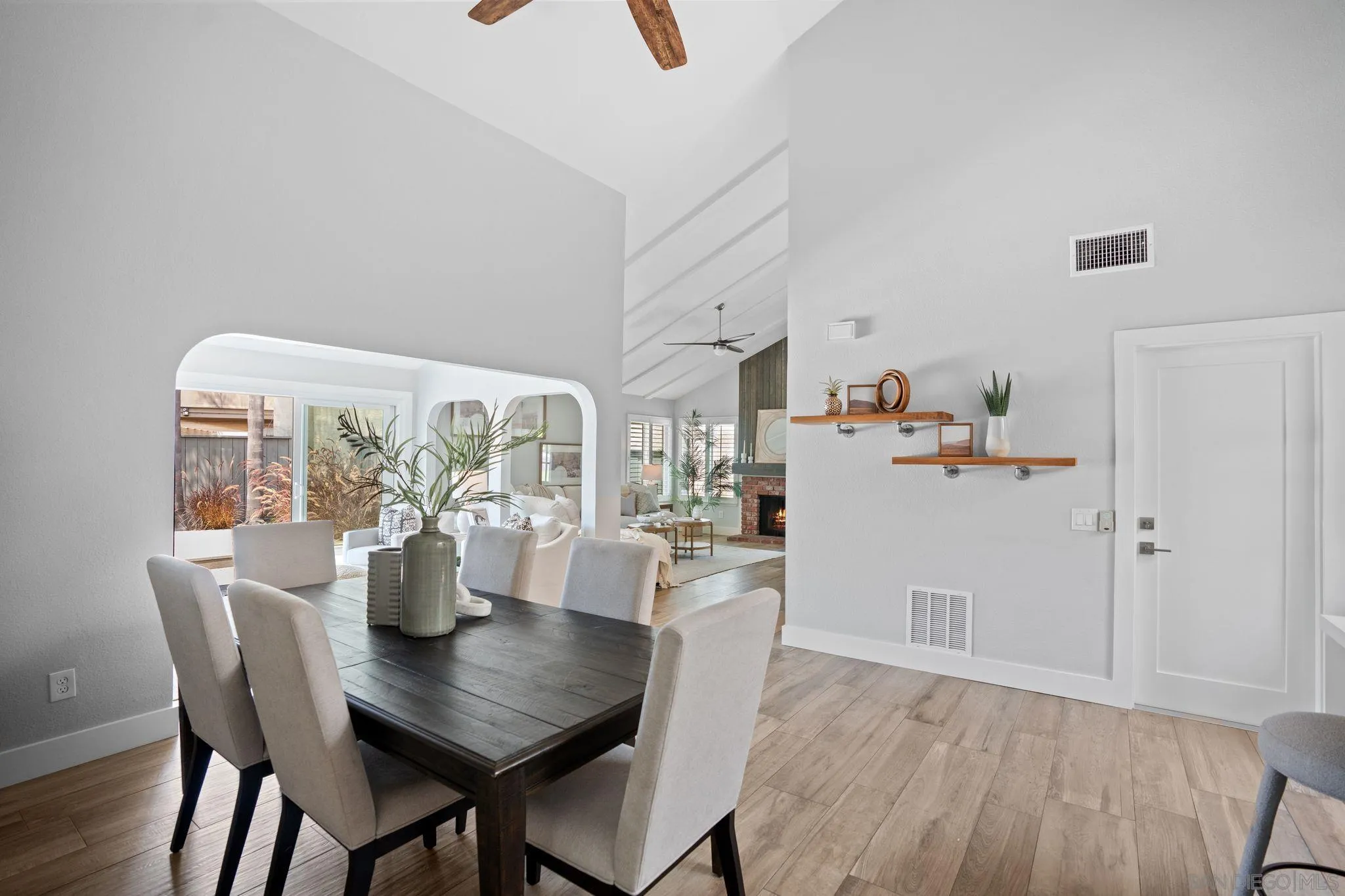 https://cdn.realtyfeed.com/cdn/127/250036231/182e0f04466f9063b16247bf8a1f02ab.webp