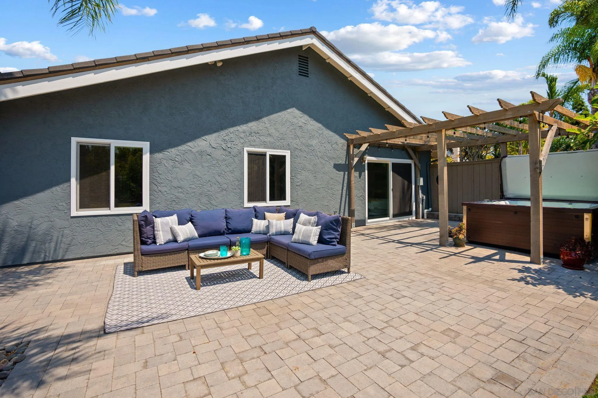 https://cdn.realtyfeed.com/cdn/127/250036231/682dc313c221cf46e26e2d0bb27c1231.webp