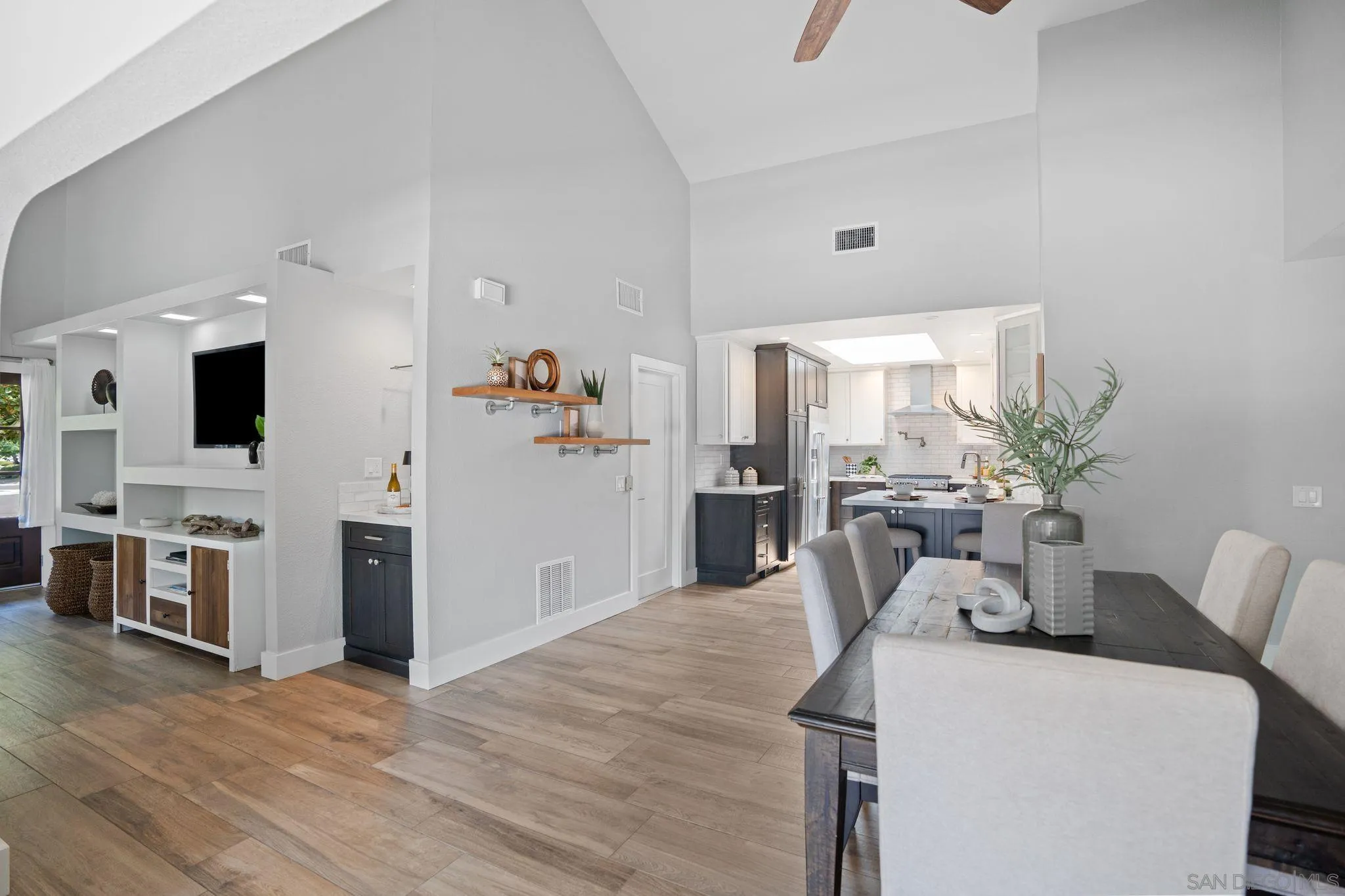 https://cdn.realtyfeed.com/cdn/127/250036231/8544dce7ebfe167e461a2fe845e4b110.webp