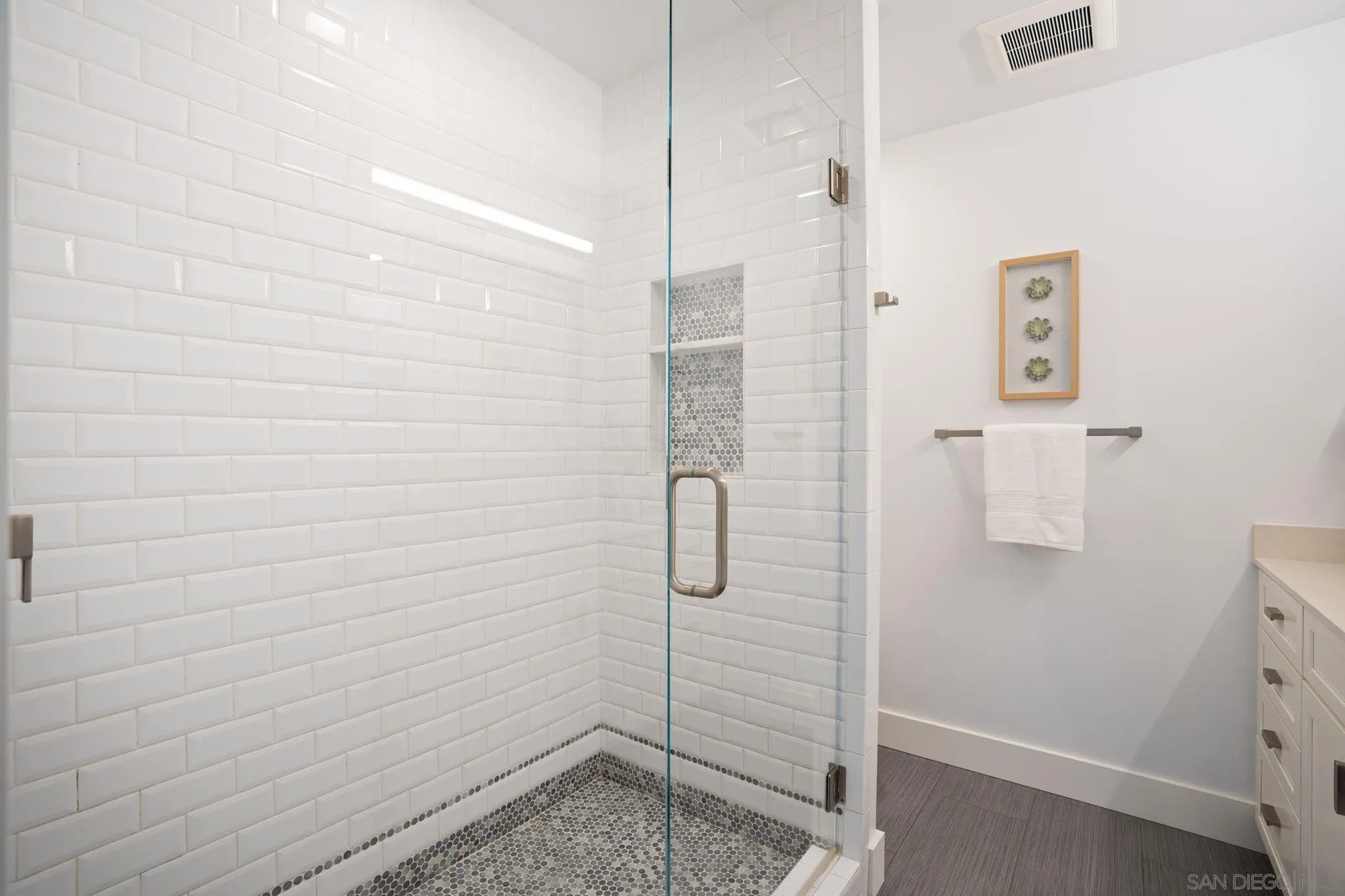 https://cdn.realtyfeed.com/cdn/127/250036231/9db395f95d12bcc74fa821eaf7b8d431.webp