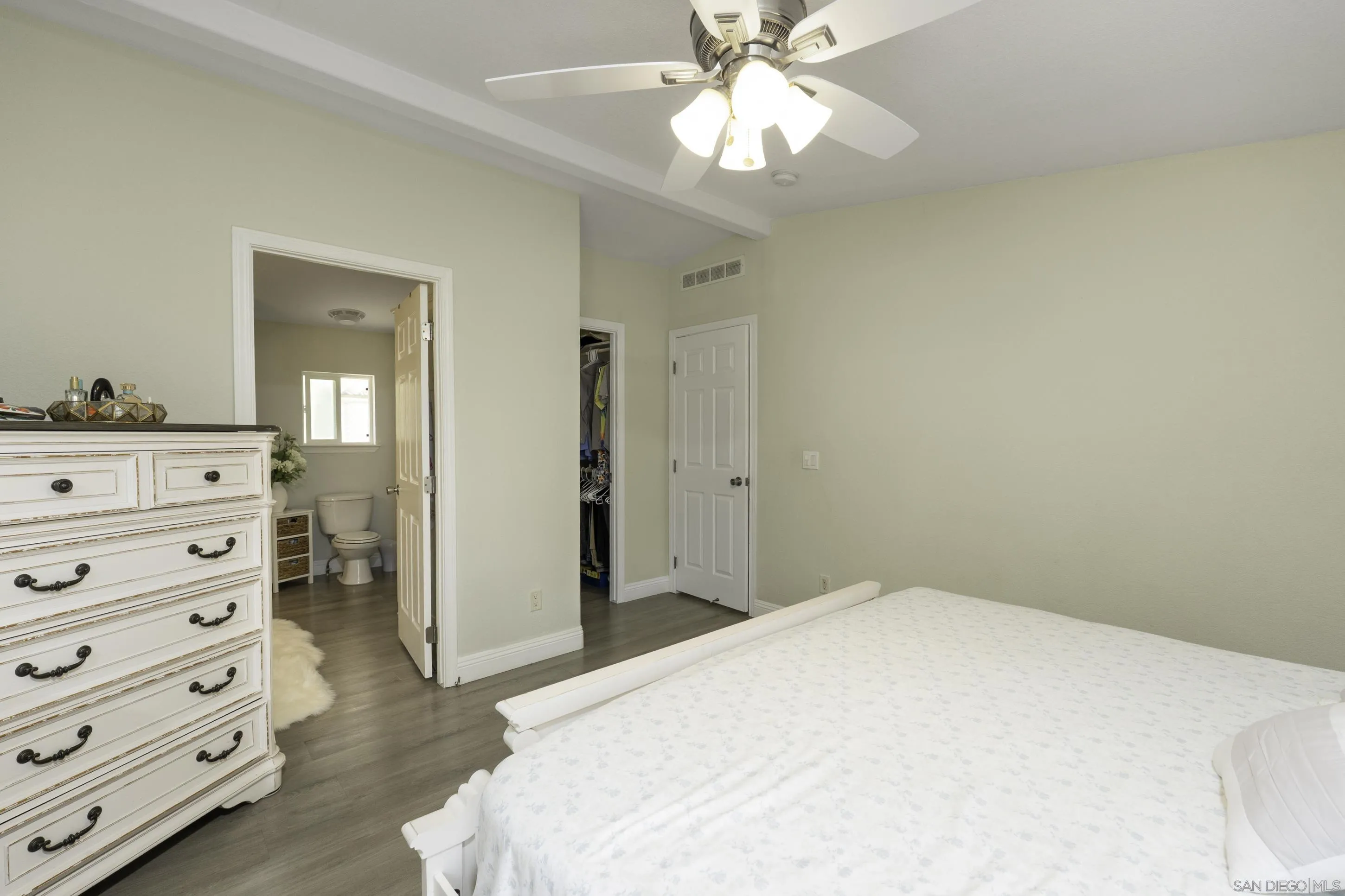 https://cdn.realtyfeed.com/cdn/127/250036232/427f24f592bde43efda9881b3b88baf1.webp