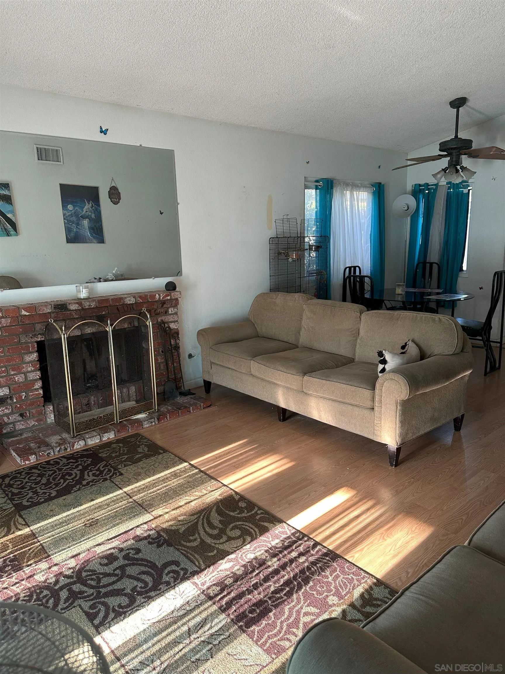 https://cdn.realtyfeed.com/cdn/127/250036236/2906a7d71f608d6596b8f1feba2383bb.webp