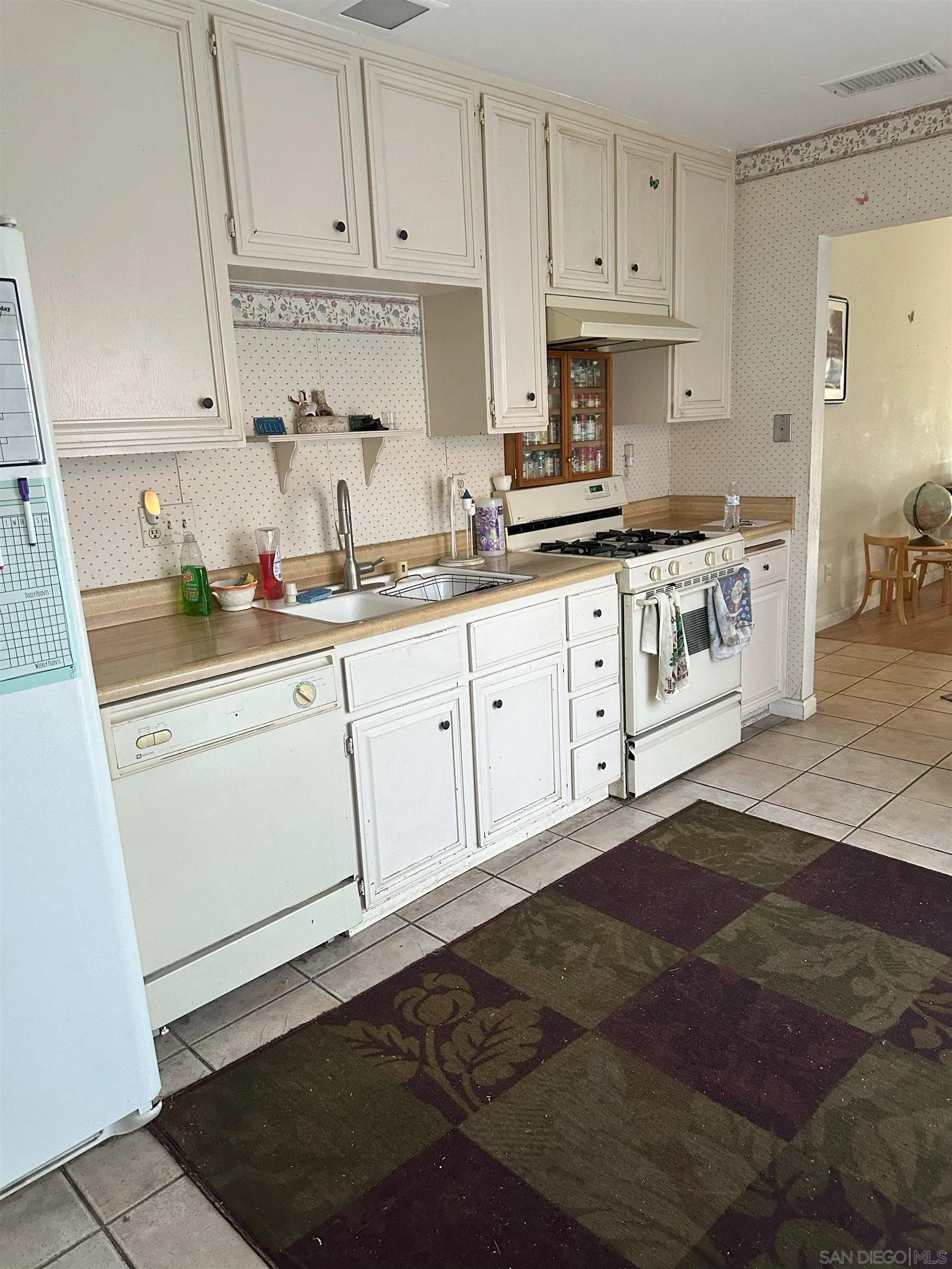 https://cdn.realtyfeed.com/cdn/127/250036236/e21495ffe54af386559a425b854c458d.webp