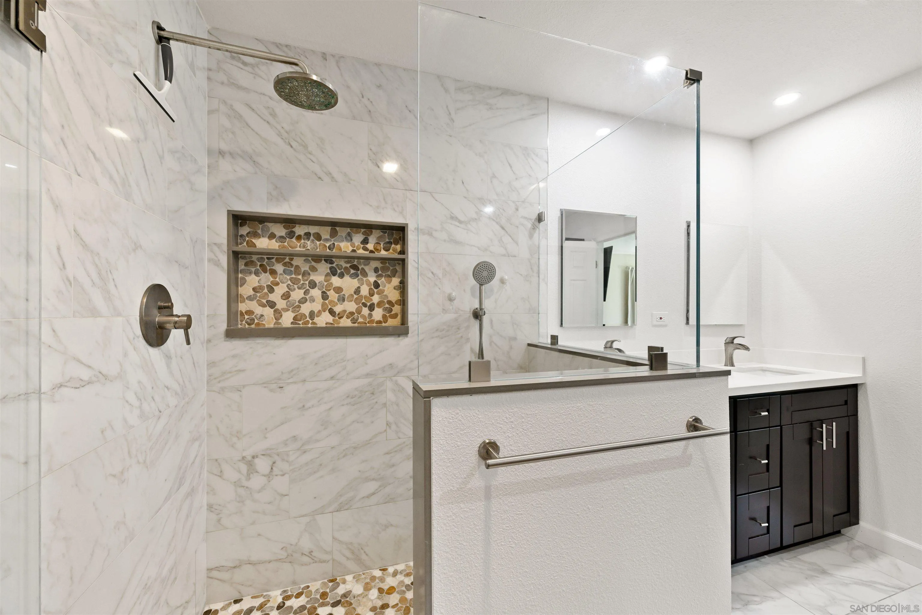 Photo #10: 250036241 Listing: Photo #10