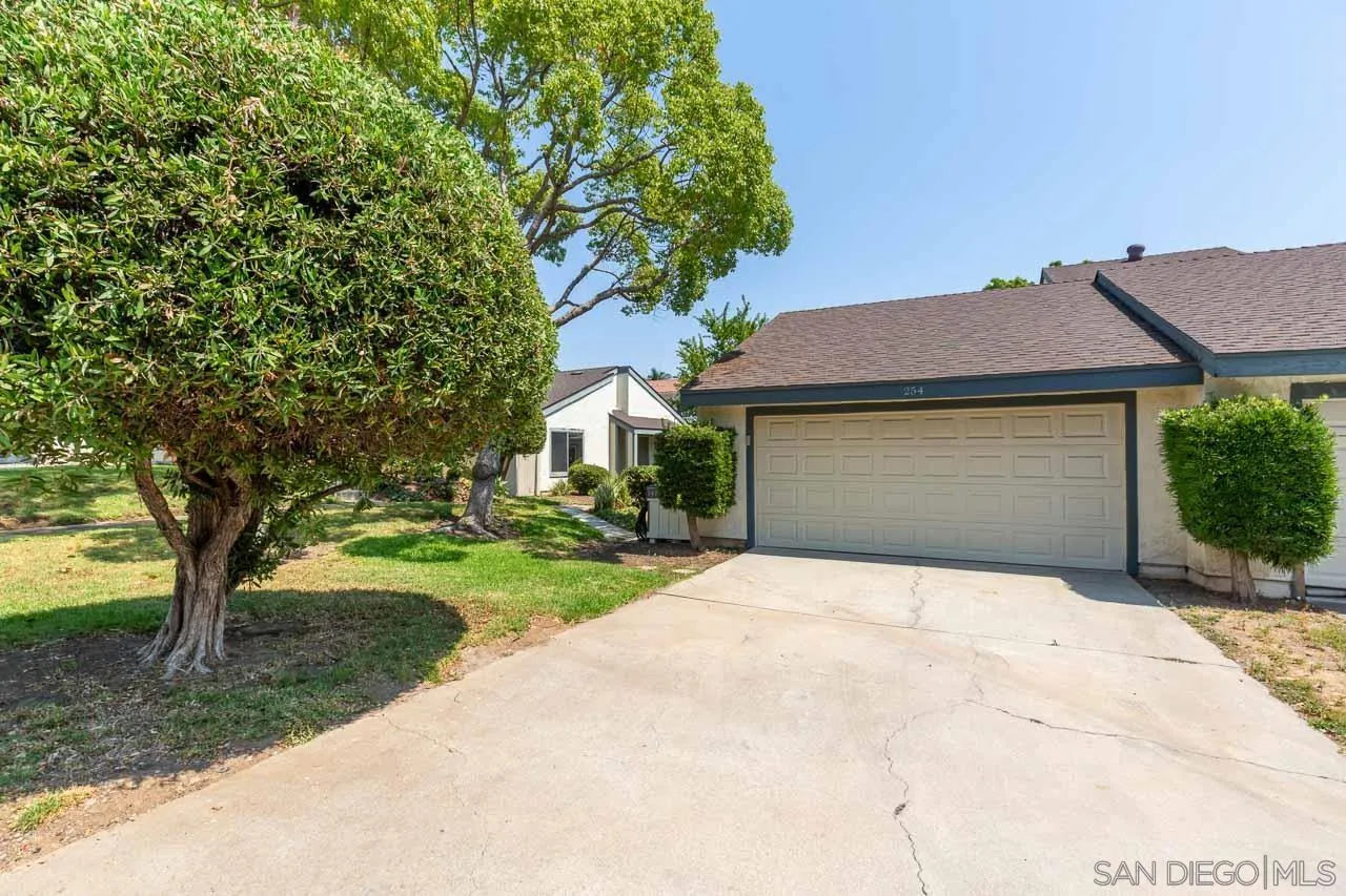 https://cdn.realtyfeed.com/cdn/127/250036242/f0e723354b778e2bae4afee2d238fb01.webp