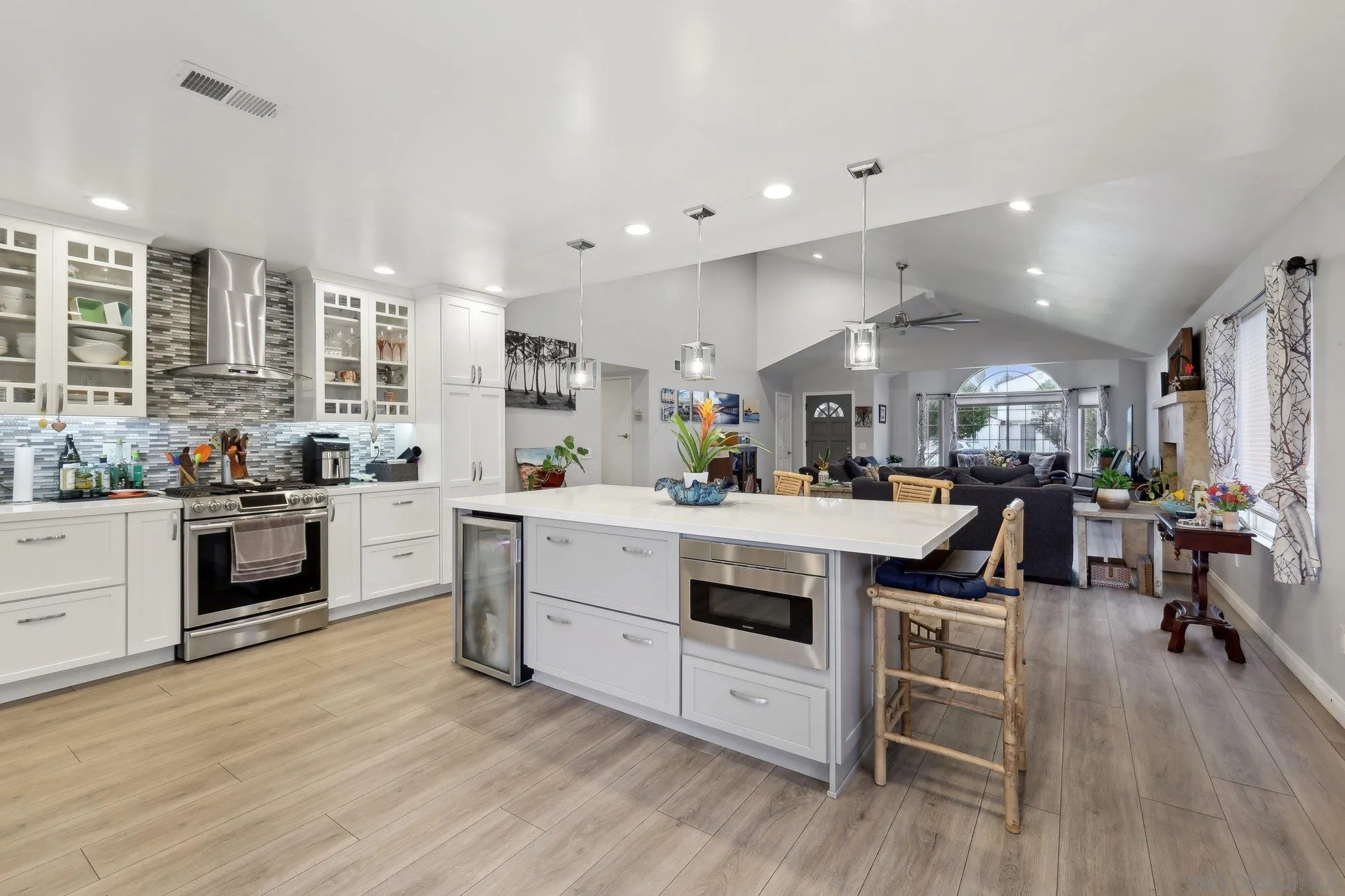 https://cdn.realtyfeed.com/cdn/127/250036243/c7d48718b2954f9fda3c2de52167a8f0.webp