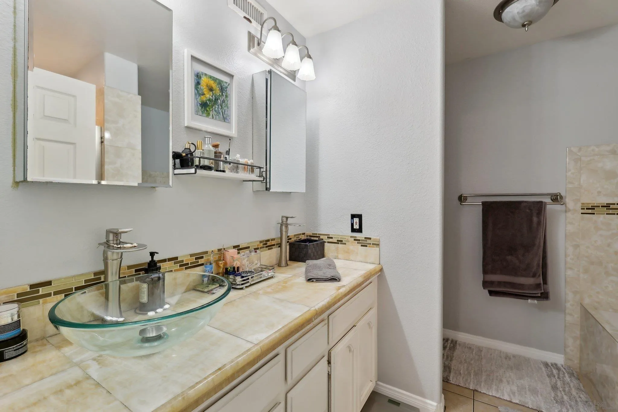 https://cdn.realtyfeed.com/cdn/127/250036243/c88ded9de17b551c232a34ee3c35bed5.webp