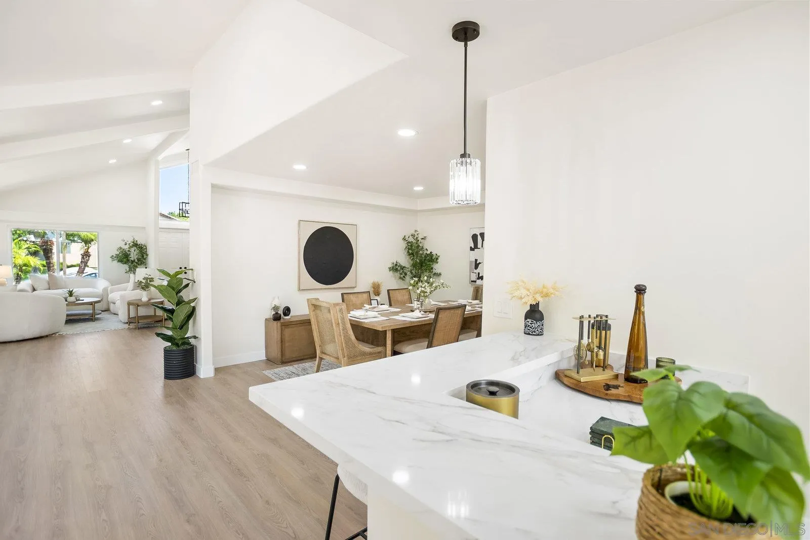 https://cdn.realtyfeed.com/cdn/127/250036246/006f107289195d842ac0fa315119b306.webp