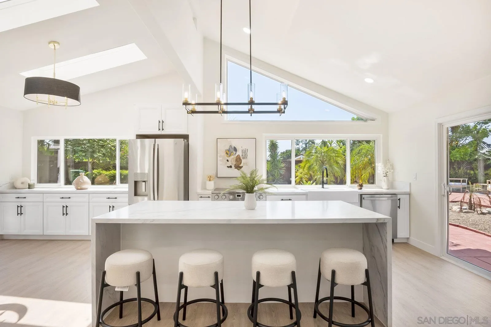 https://cdn.realtyfeed.com/cdn/127/250036246/6d43049dfa99e99cda9e0fa96e8952aa.webp