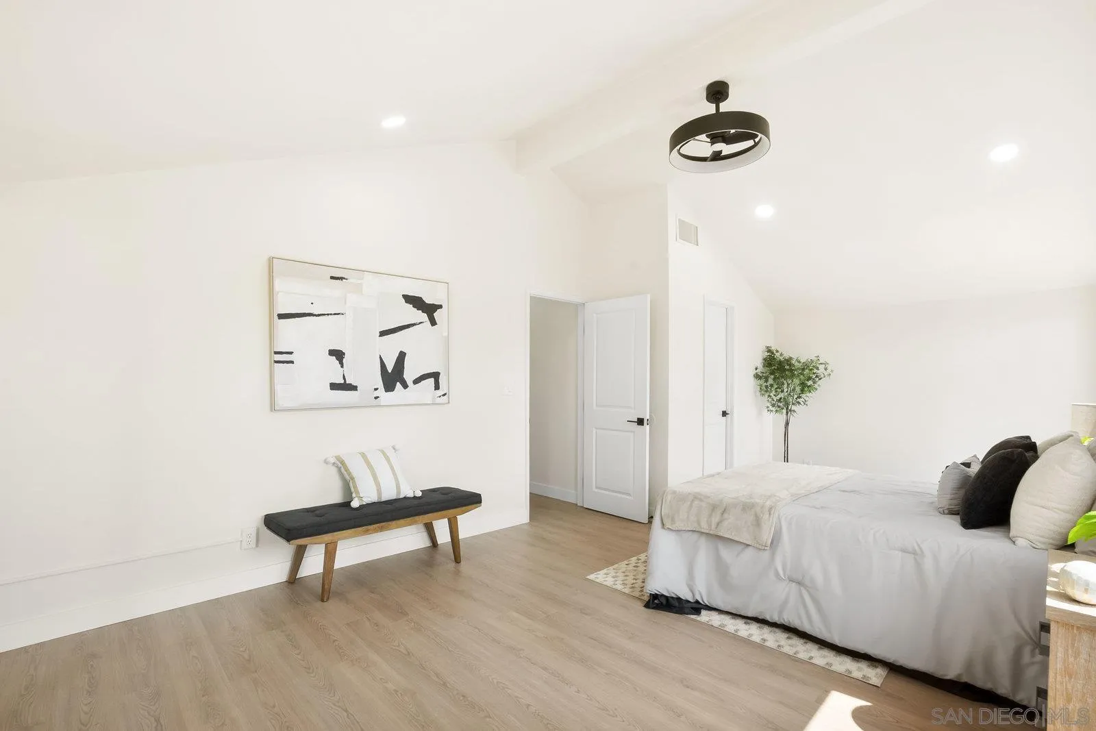 https://cdn.realtyfeed.com/cdn/127/250036246/80d13d56fd3c67abd9af51b1ffc6db4e.webp