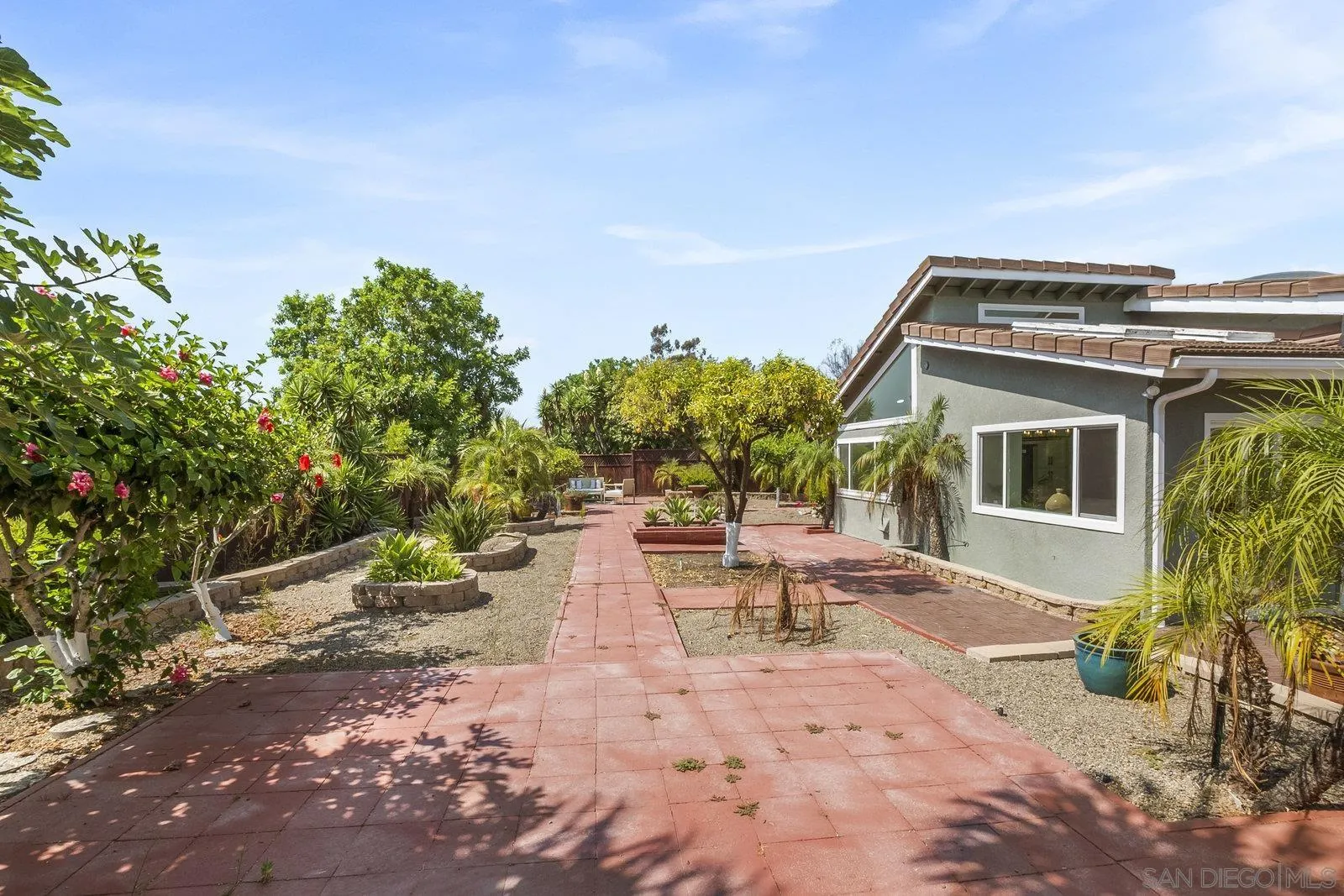 https://cdn.realtyfeed.com/cdn/127/250036246/f385ca3110b5add85580f542ea5b3c34.webp