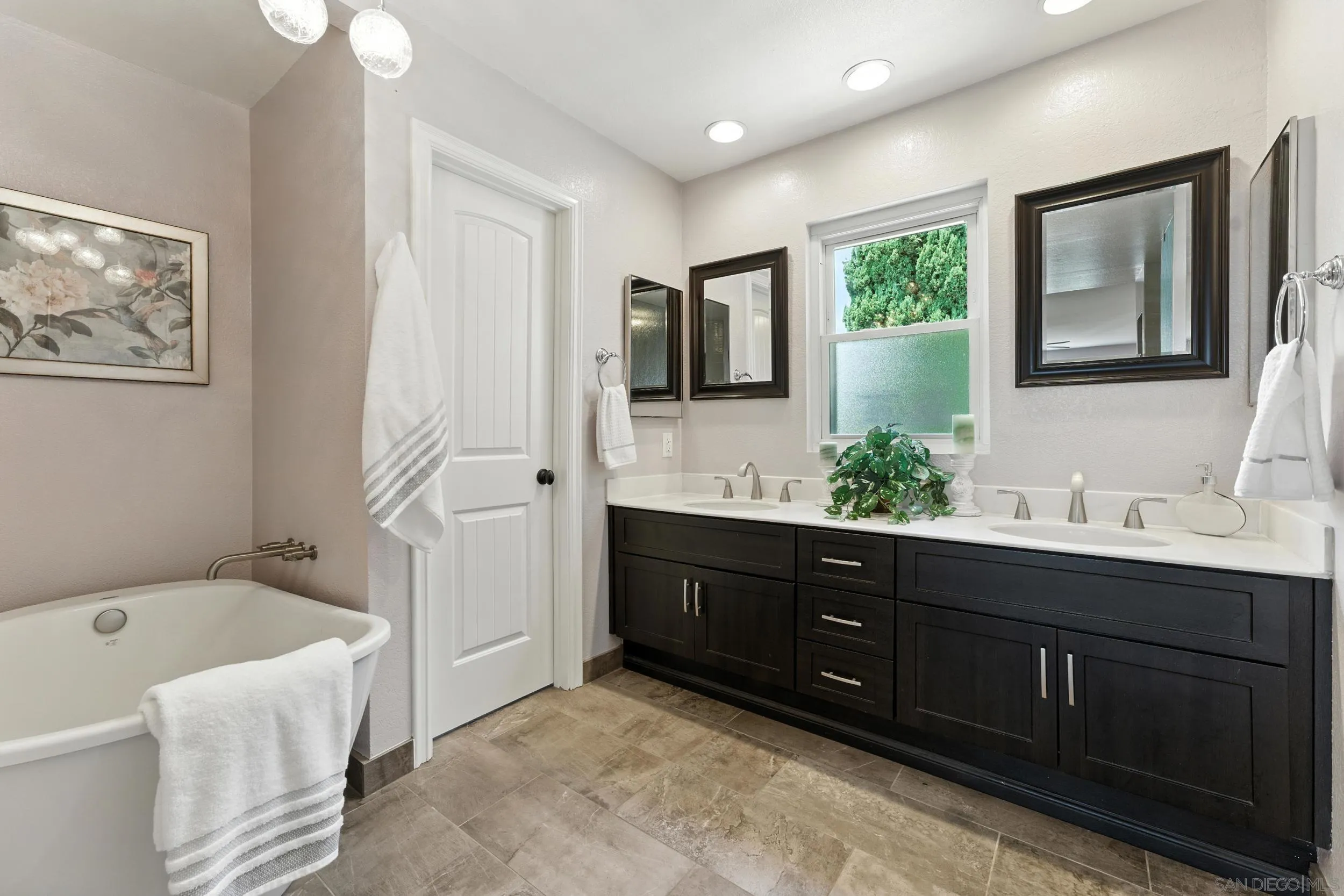 https://cdn.realtyfeed.com/cdn/127/250036248/2c0f872447df0a9130311de372be0471.webp
