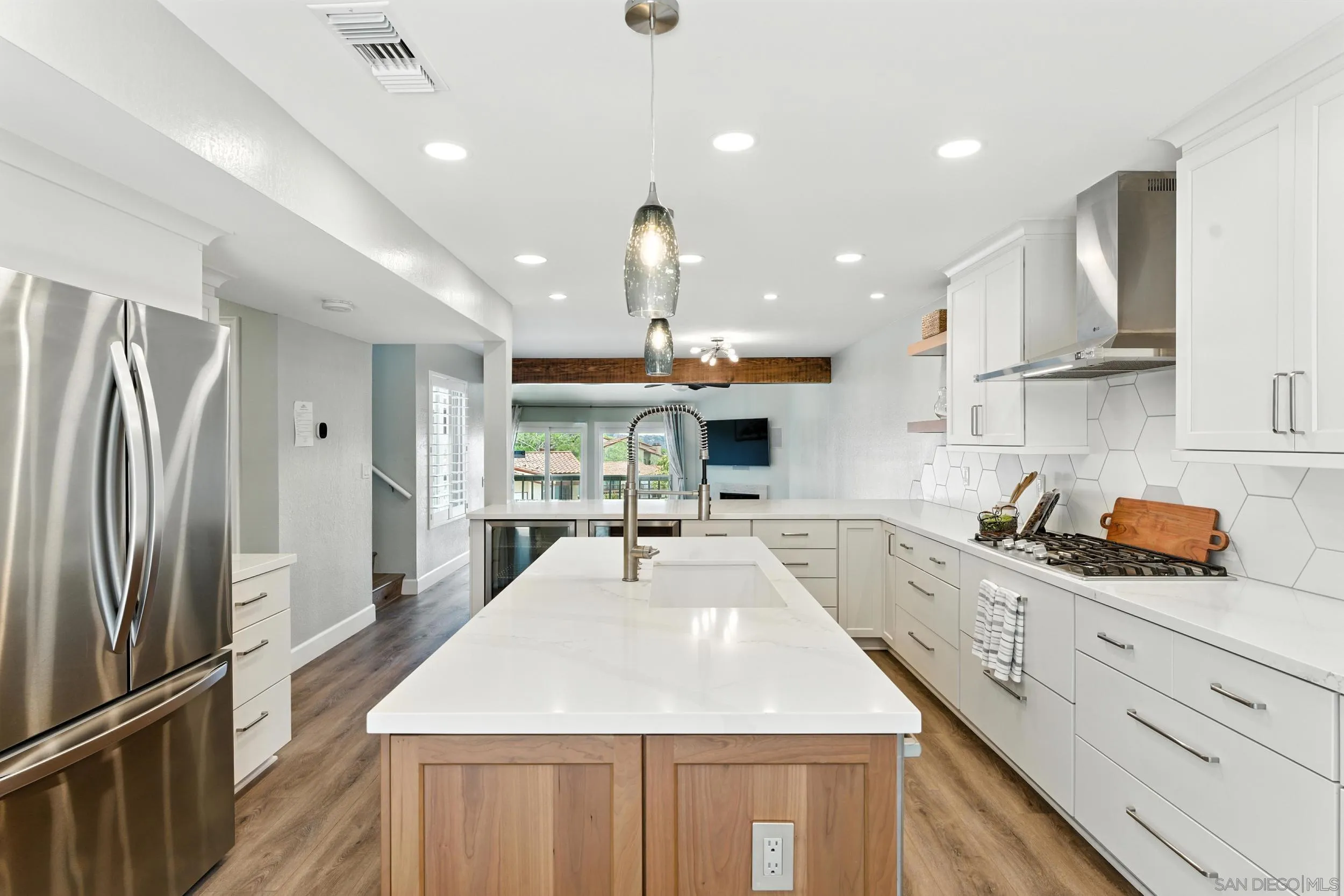 https://cdn.realtyfeed.com/cdn/127/250036248/4fd696ea86c1357880351a7f94b73ef3.webp