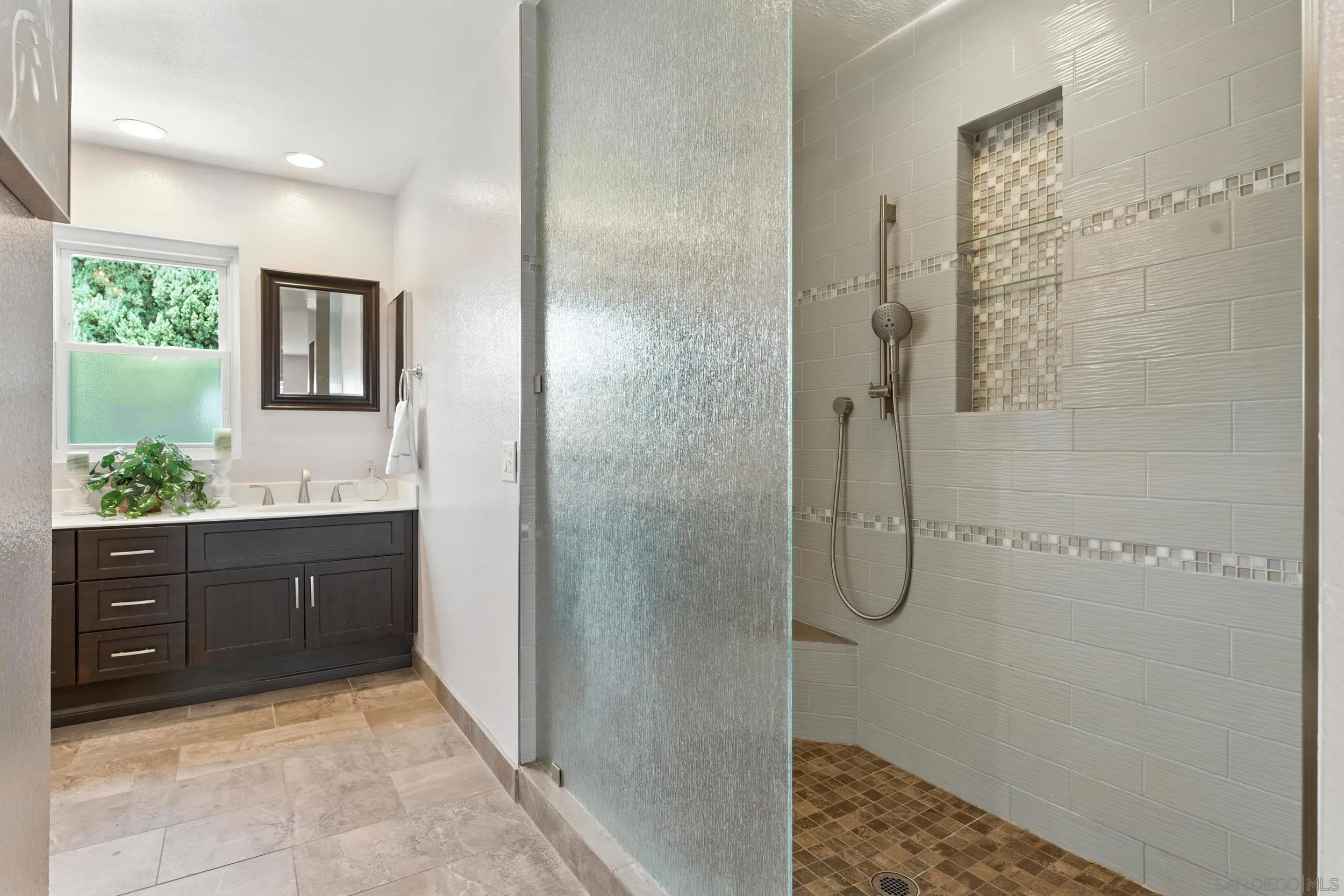 https://cdn.realtyfeed.com/cdn/127/250036248/92520a85b1e869ce65dd36af0aa10cf1.webp