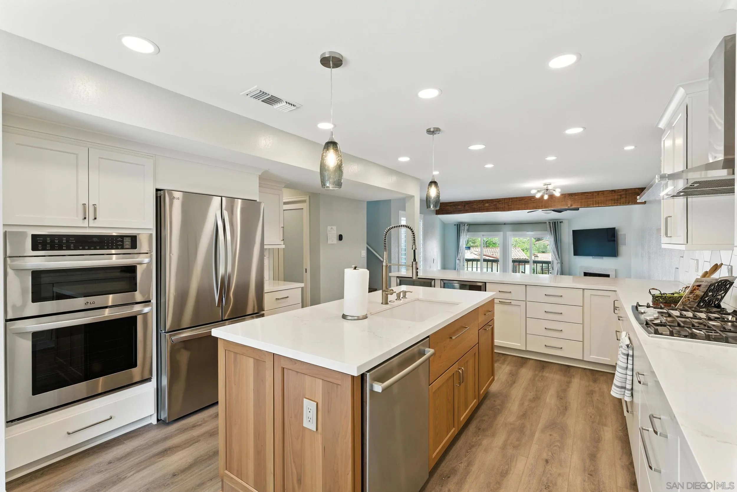 https://cdn.realtyfeed.com/cdn/127/250036248/a8b232f5d169aed5f69a73fb03164e68.webp
