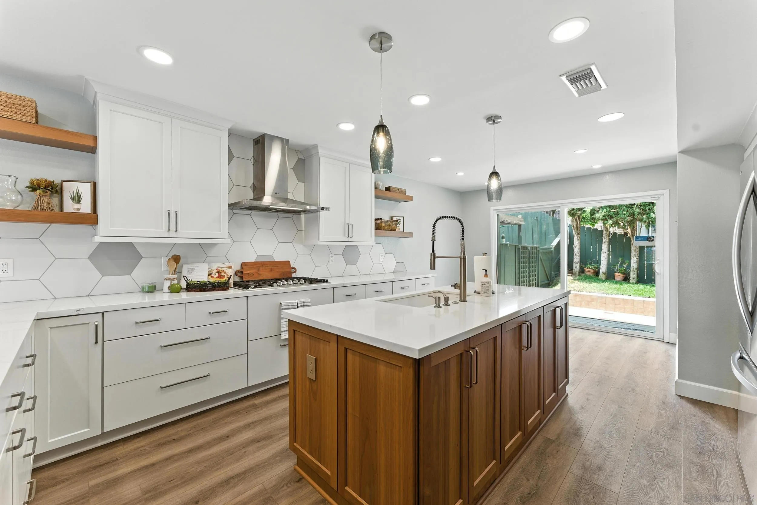 https://cdn.realtyfeed.com/cdn/127/250036248/ebcef18e3dd68b6234a16ef5bb13f962.webp