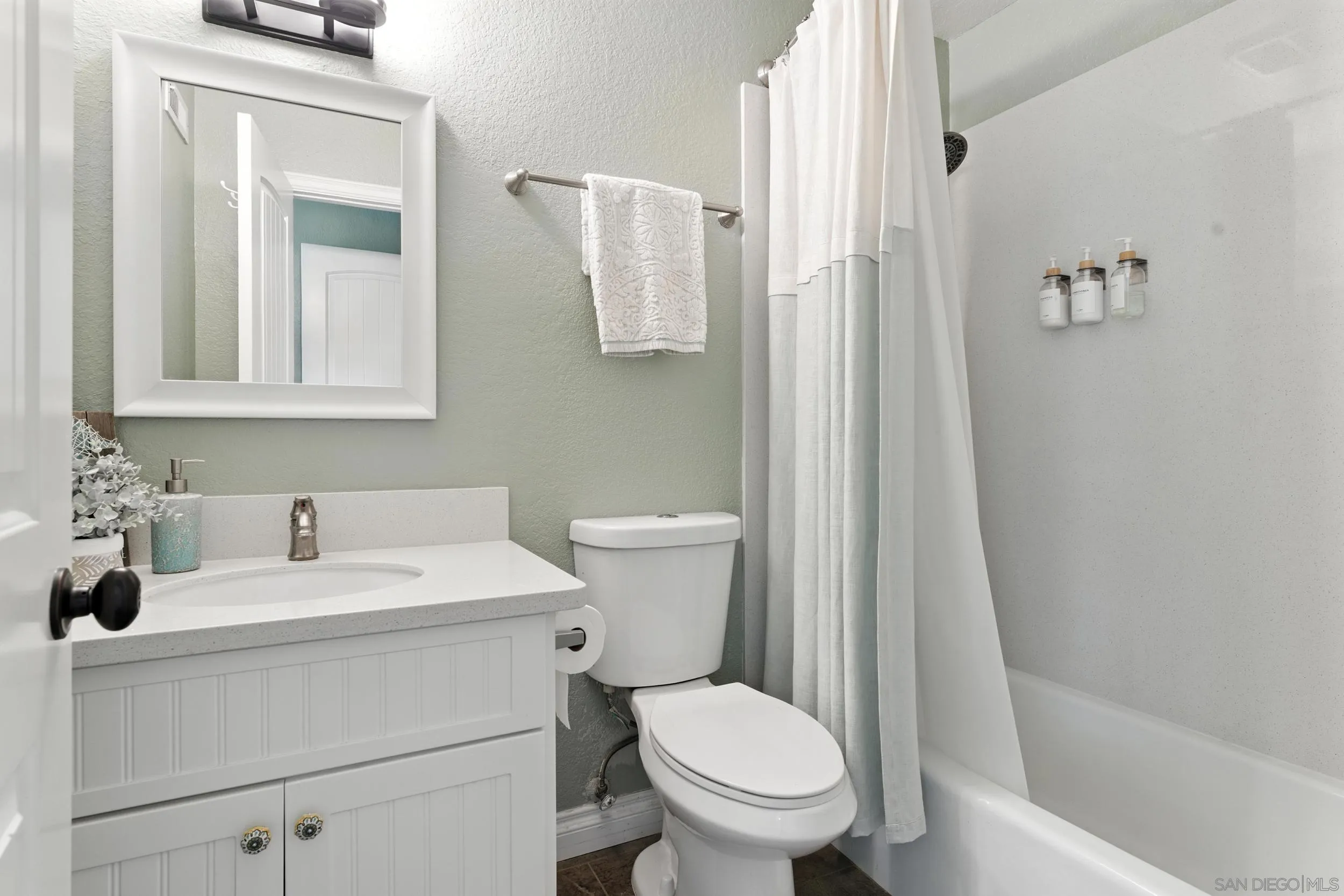 https://cdn.realtyfeed.com/cdn/127/250036248/fedf8ace017985364ceb974fd5911db4.webp